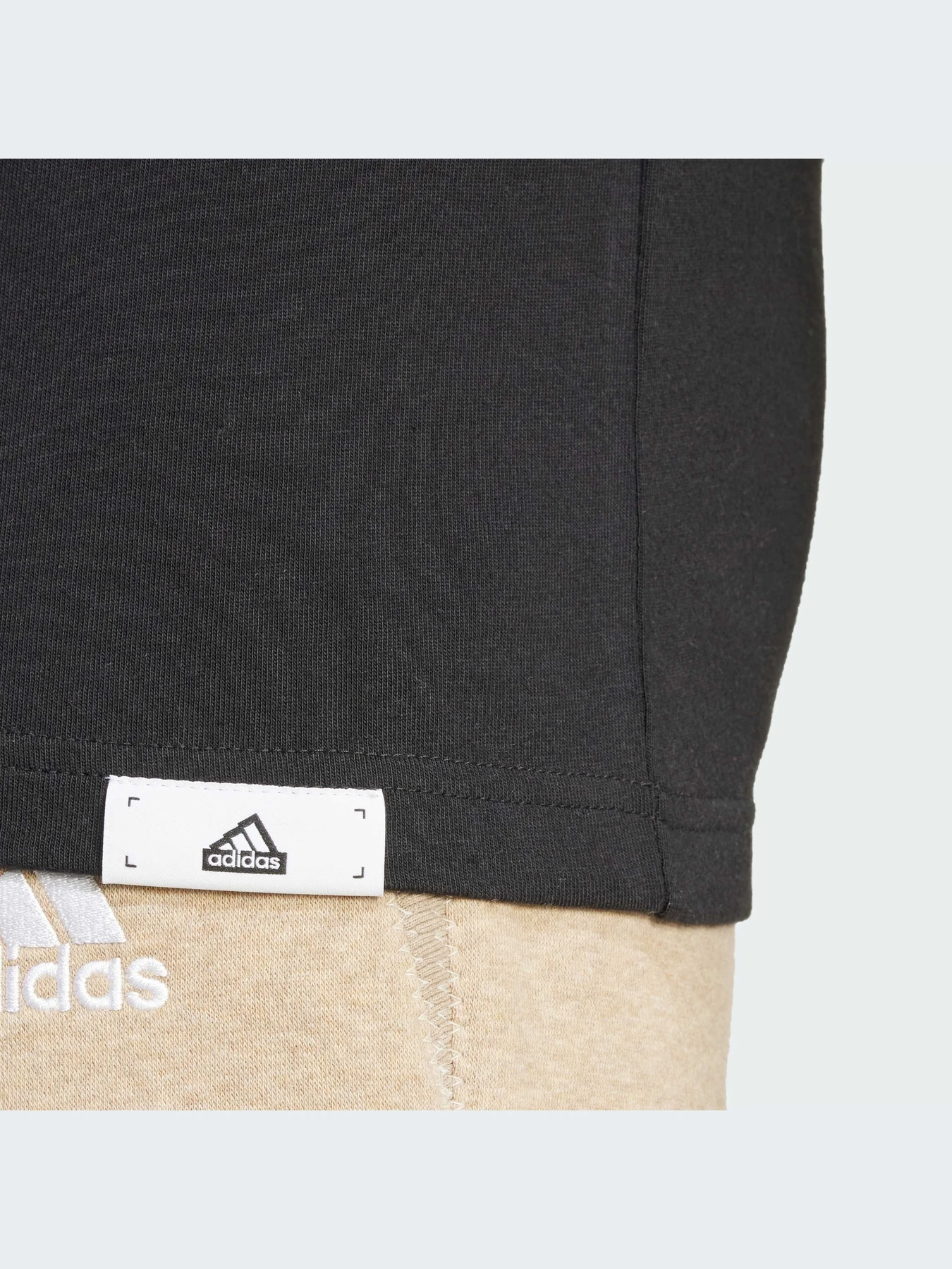 Футболки і поло Adidas модель IW2635 Футболки і поло Adidas модель IW2635 Фото
