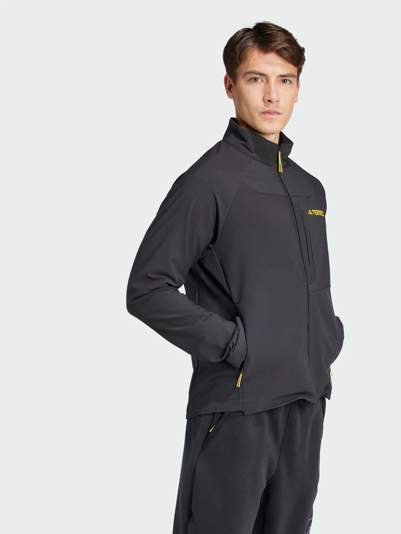 Куртки та дублянки Adidas модель IX7920 Куртки та дублянки Adidas модель IX7920 Фото