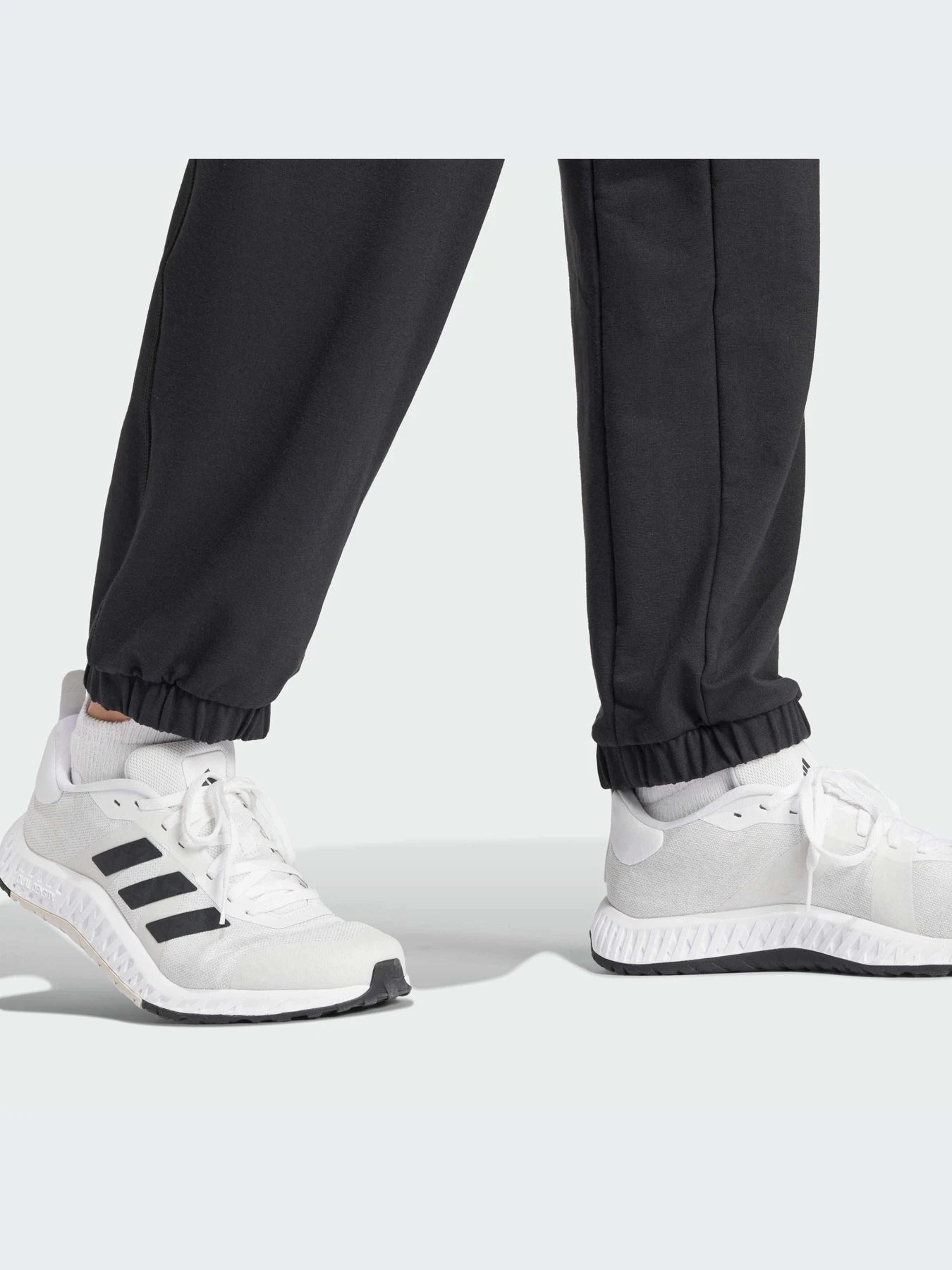 Брюки Adidas модель IV9220 Брюки Adidas модель IV9220 Фото