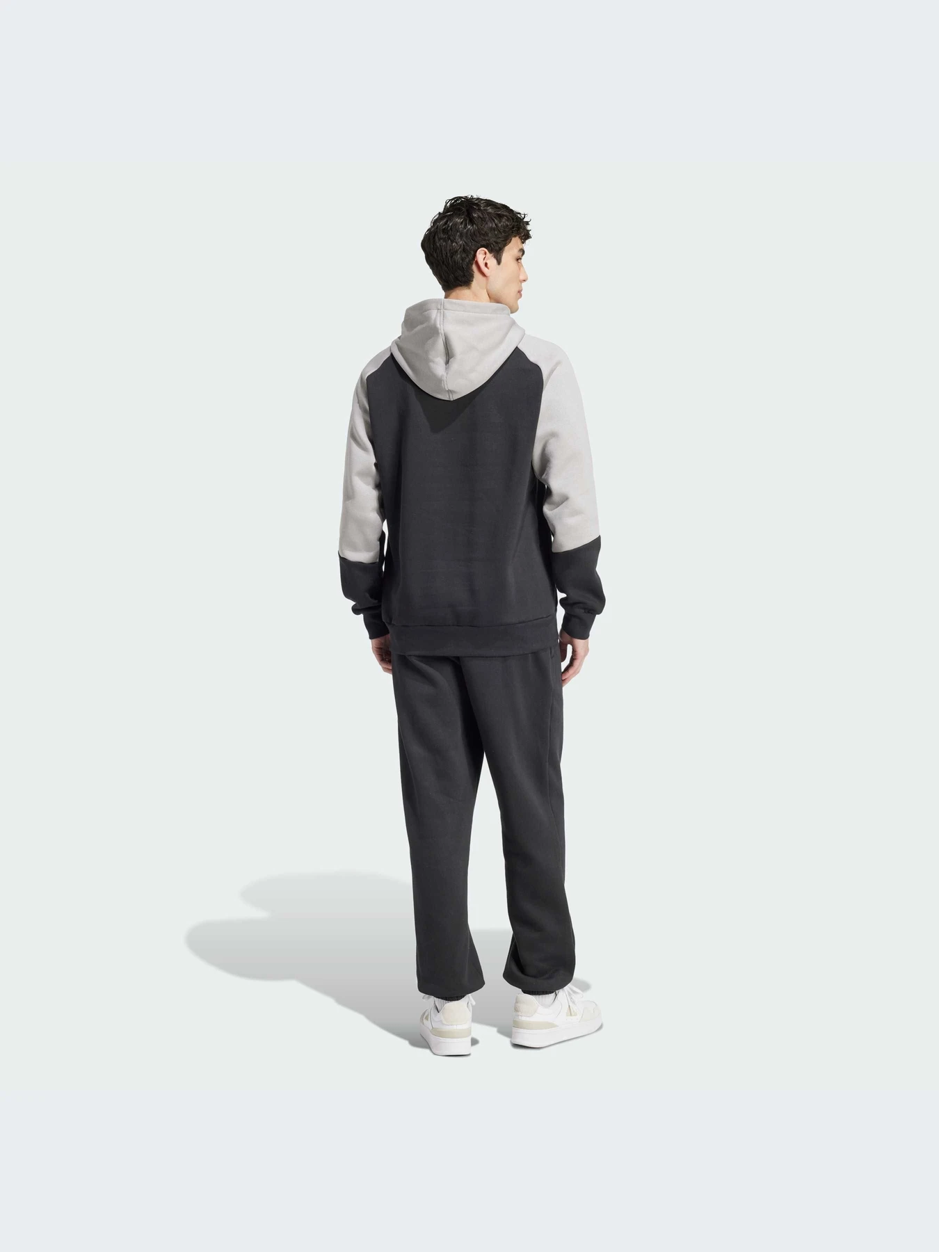Костюмы Adidas модель IY0300 Костюмы Adidas модель IY0300 Фото