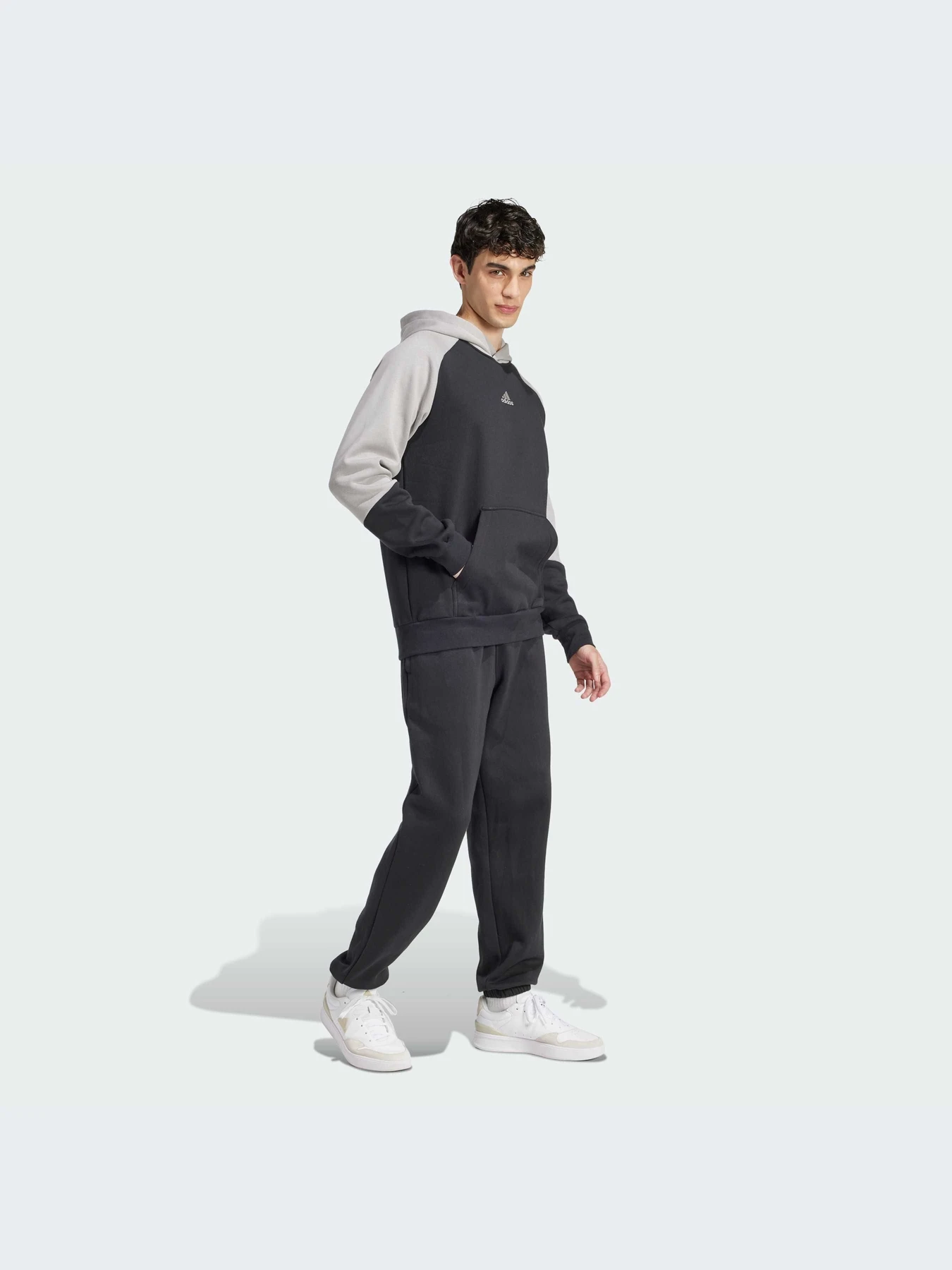 Костюмы Adidas модель IY0300 Костюмы Adidas модель IY0300 Фото