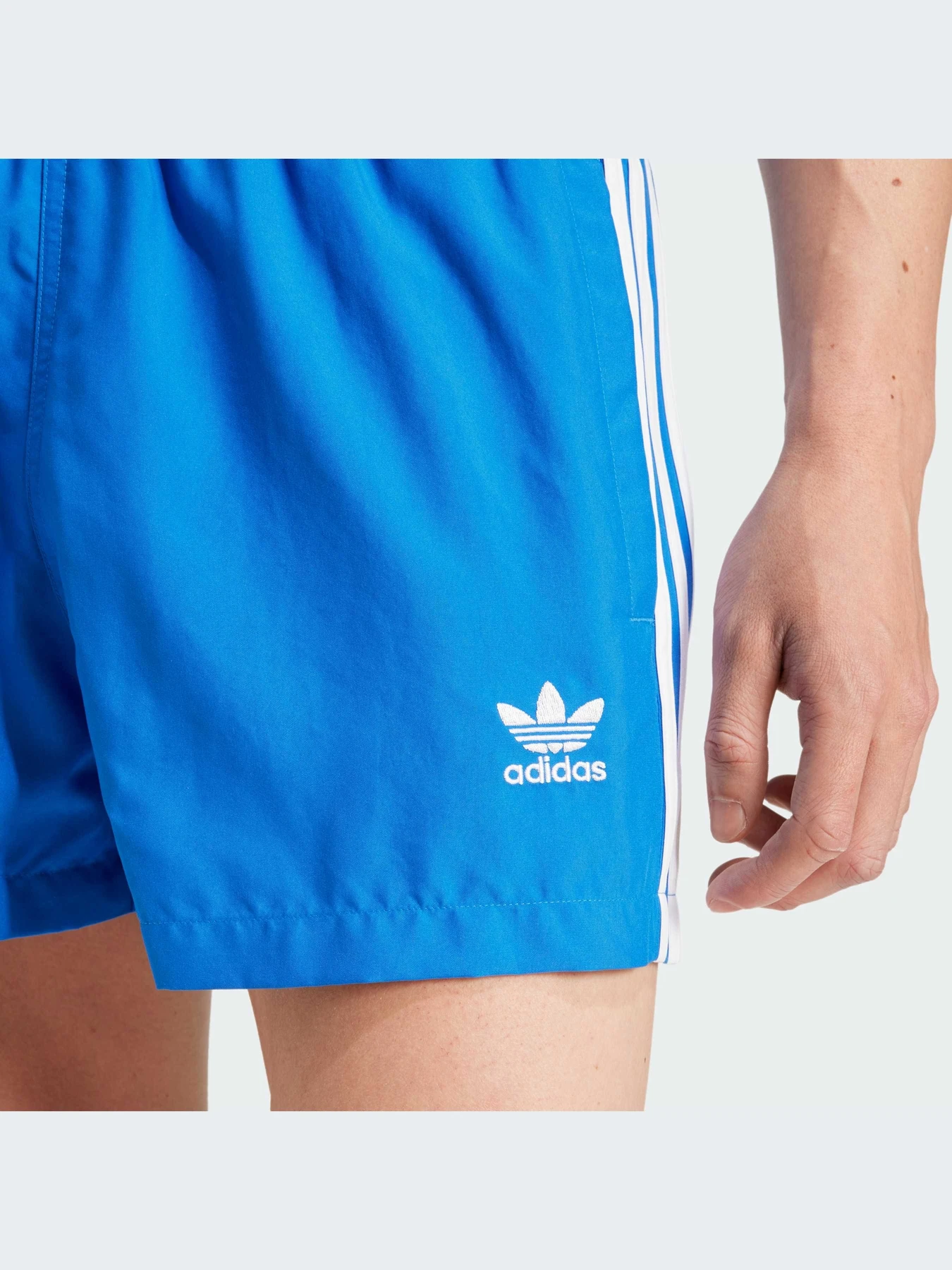 Одяг для пляжу Adidas Adicolor модель IY1550 Одяг для пляжу Adidas Adicolor модель IY1550 Фото