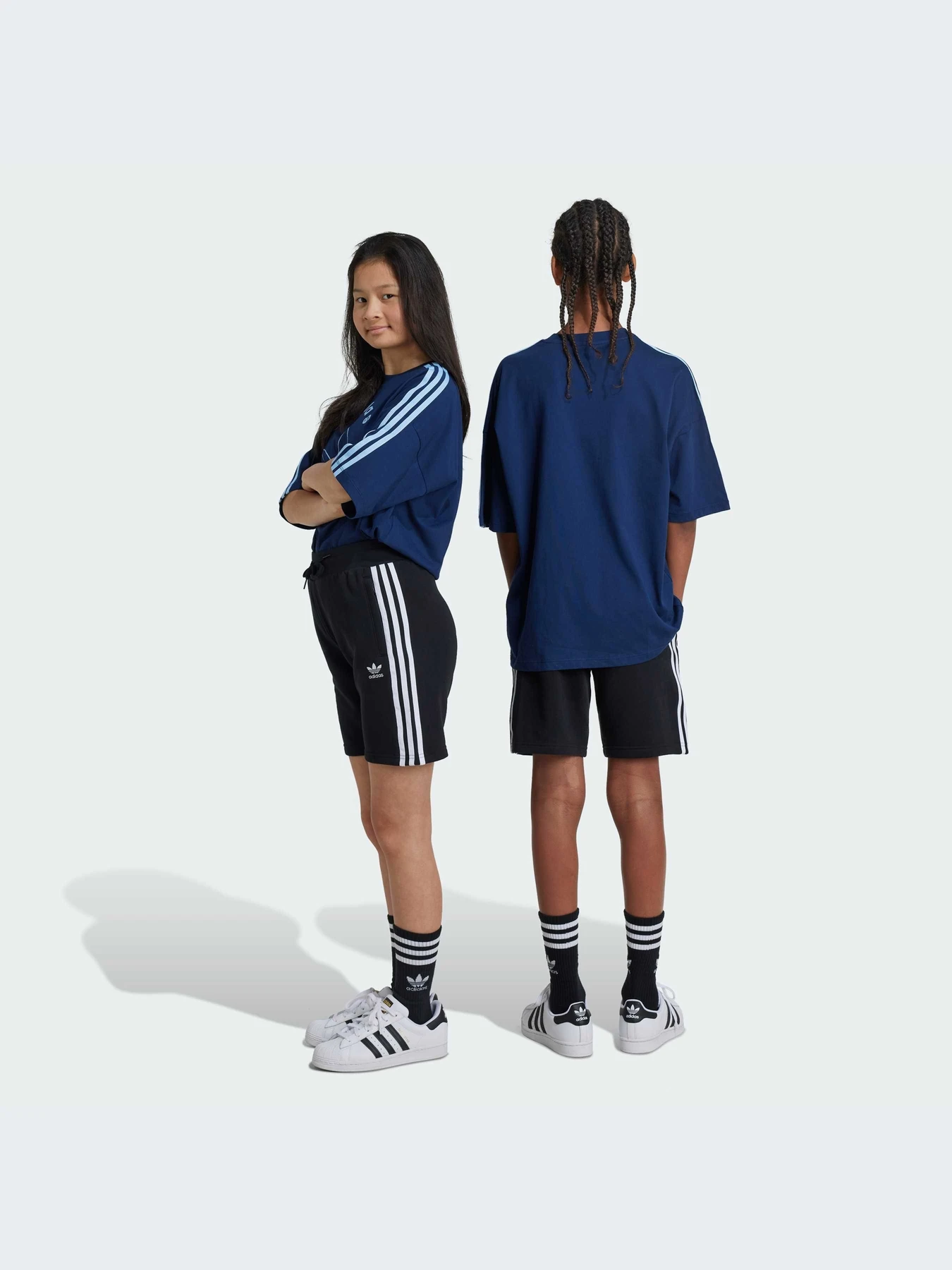 Шорты Adidas Adicolor модель IY7481 Шорты Adidas Adicolor модель IY7481 Фото