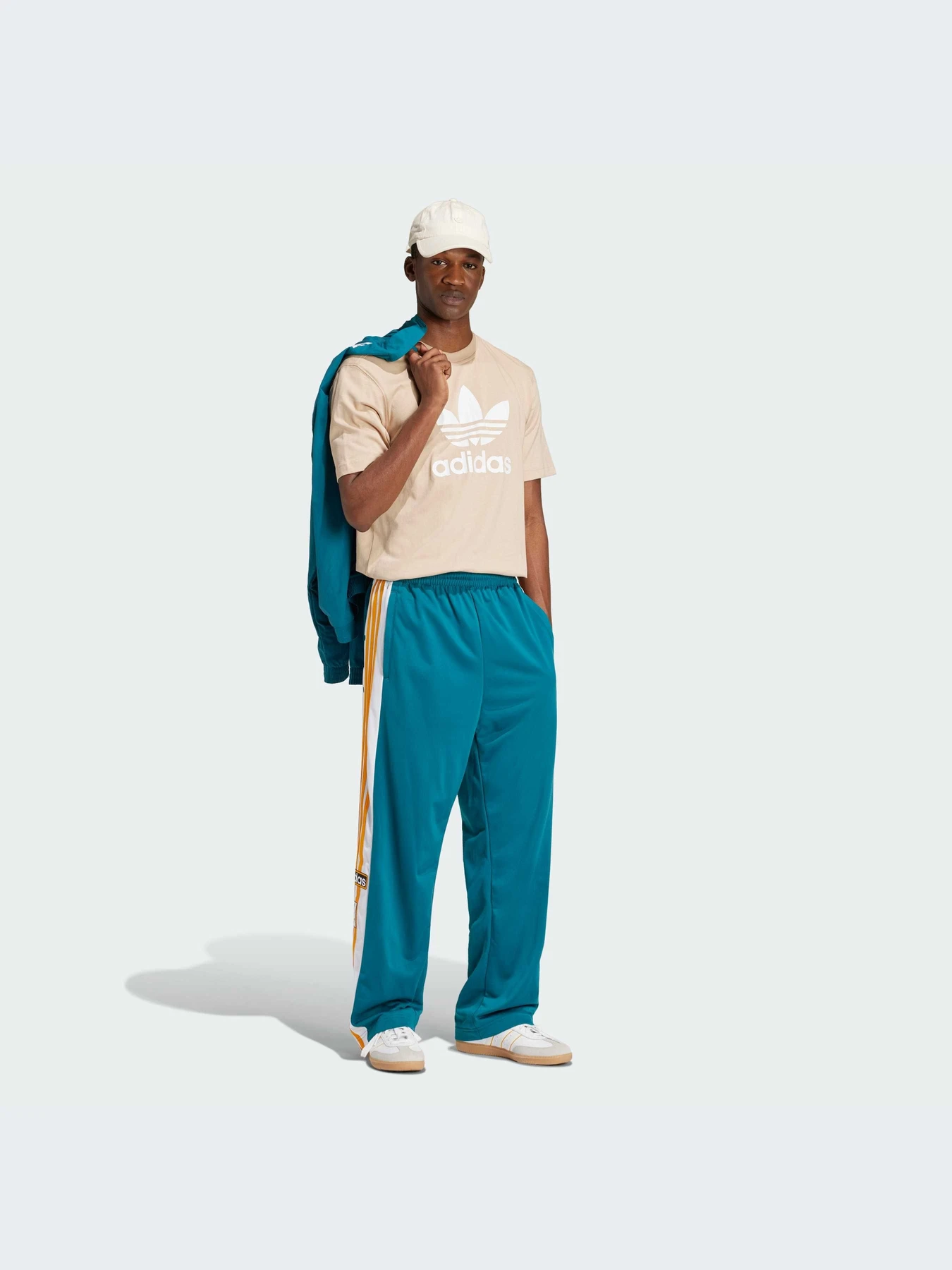 Футболки і поло Adidas Adicolor модель IZ2351 Футболки і поло Adidas Adicolor модель IZ2351 Фото