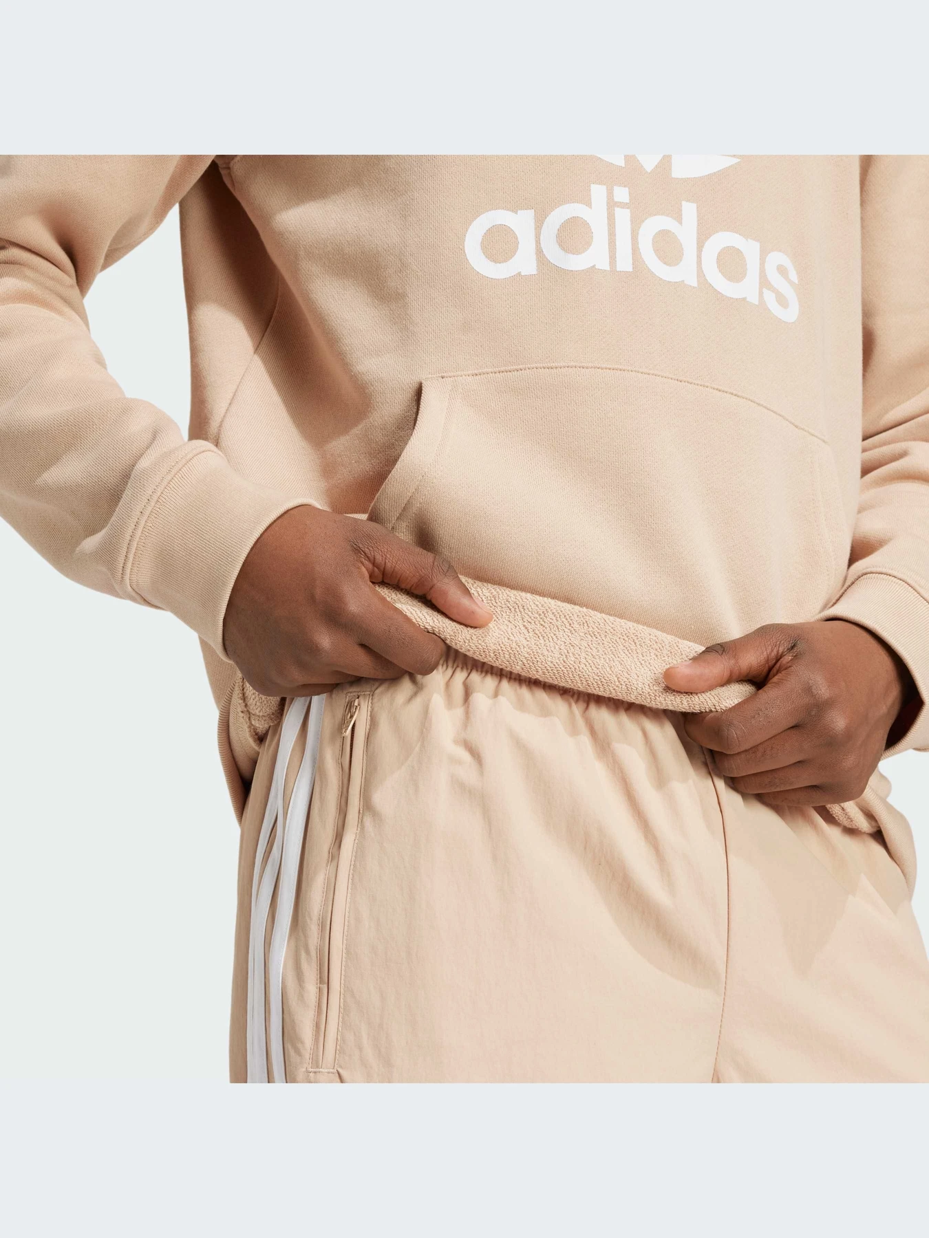 Худи и свитшоты Adidas Adicolor модель IZ2359 Фото