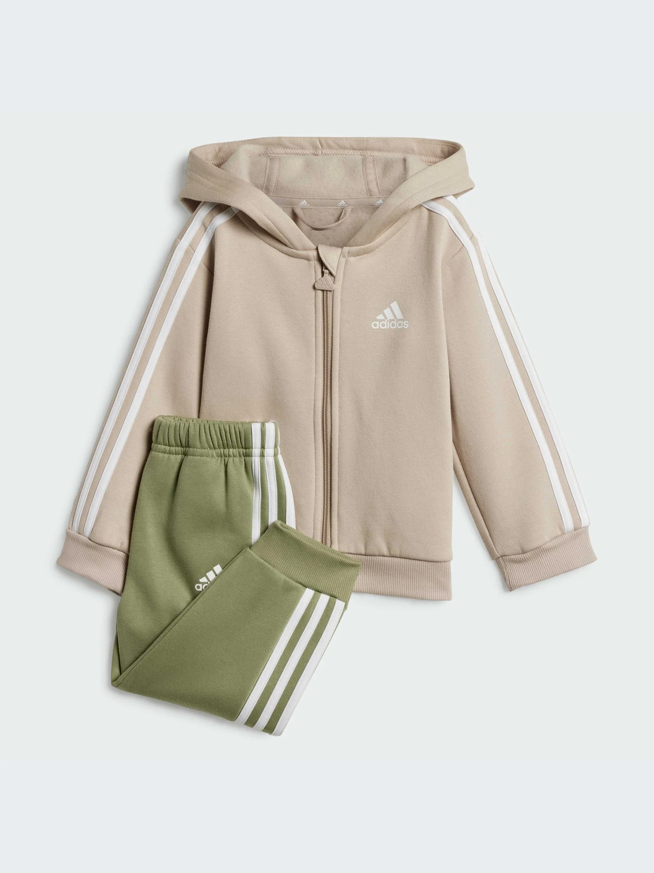 Костюмы Adidas модель IZ4992 Костюмы Adidas модель IZ4992 Фото