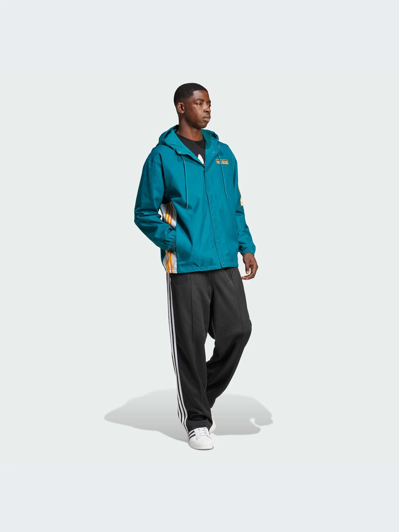 Куртки и дубленки Adidas Adicolor модель IW5811 Куртки и дубленки Adidas Adicolor модель IW5811 Фото