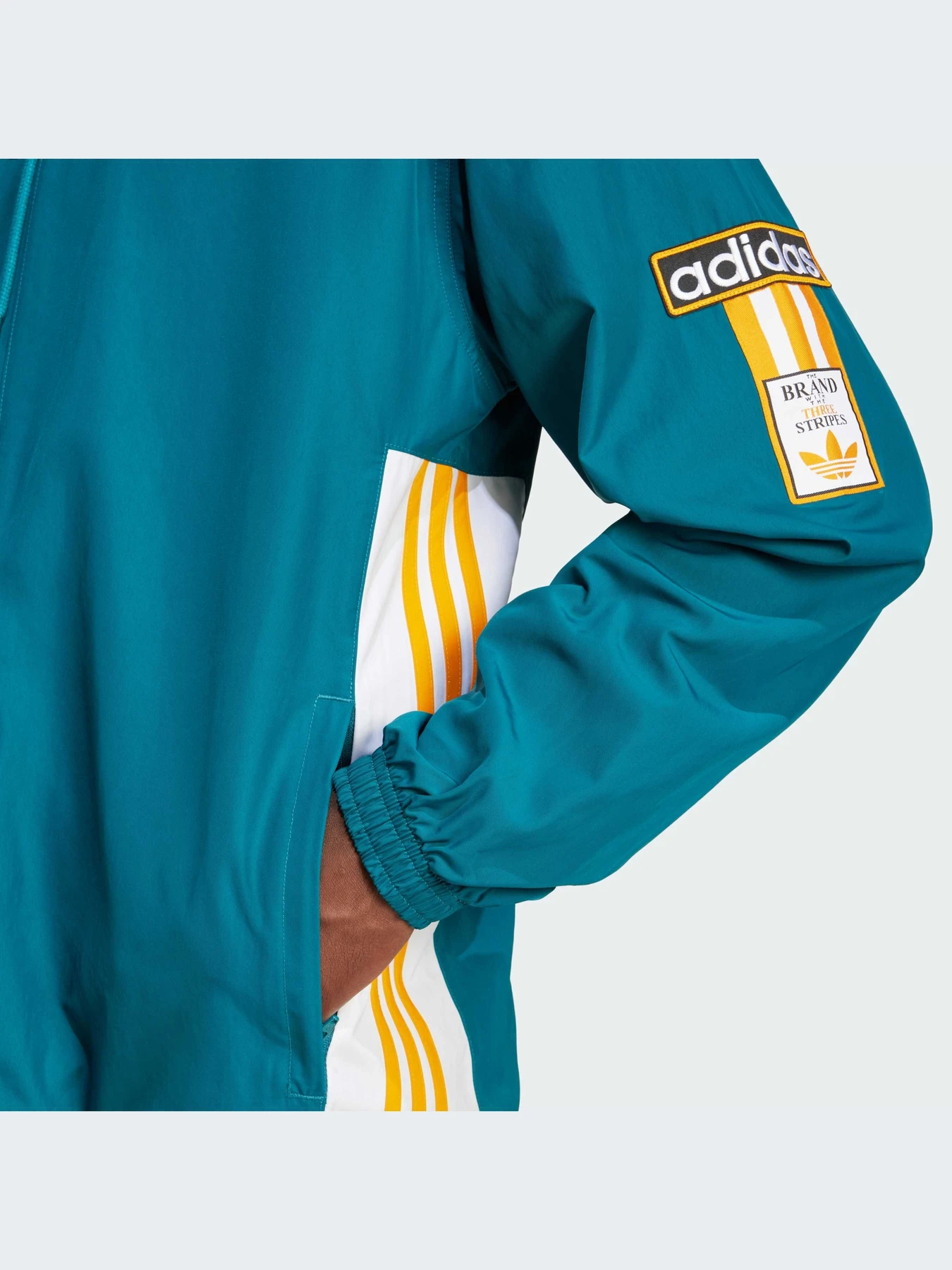 Куртки и дубленки Adidas Adicolor модель IW5811 Куртки и дубленки Adidas Adicolor модель IW5811 Фото