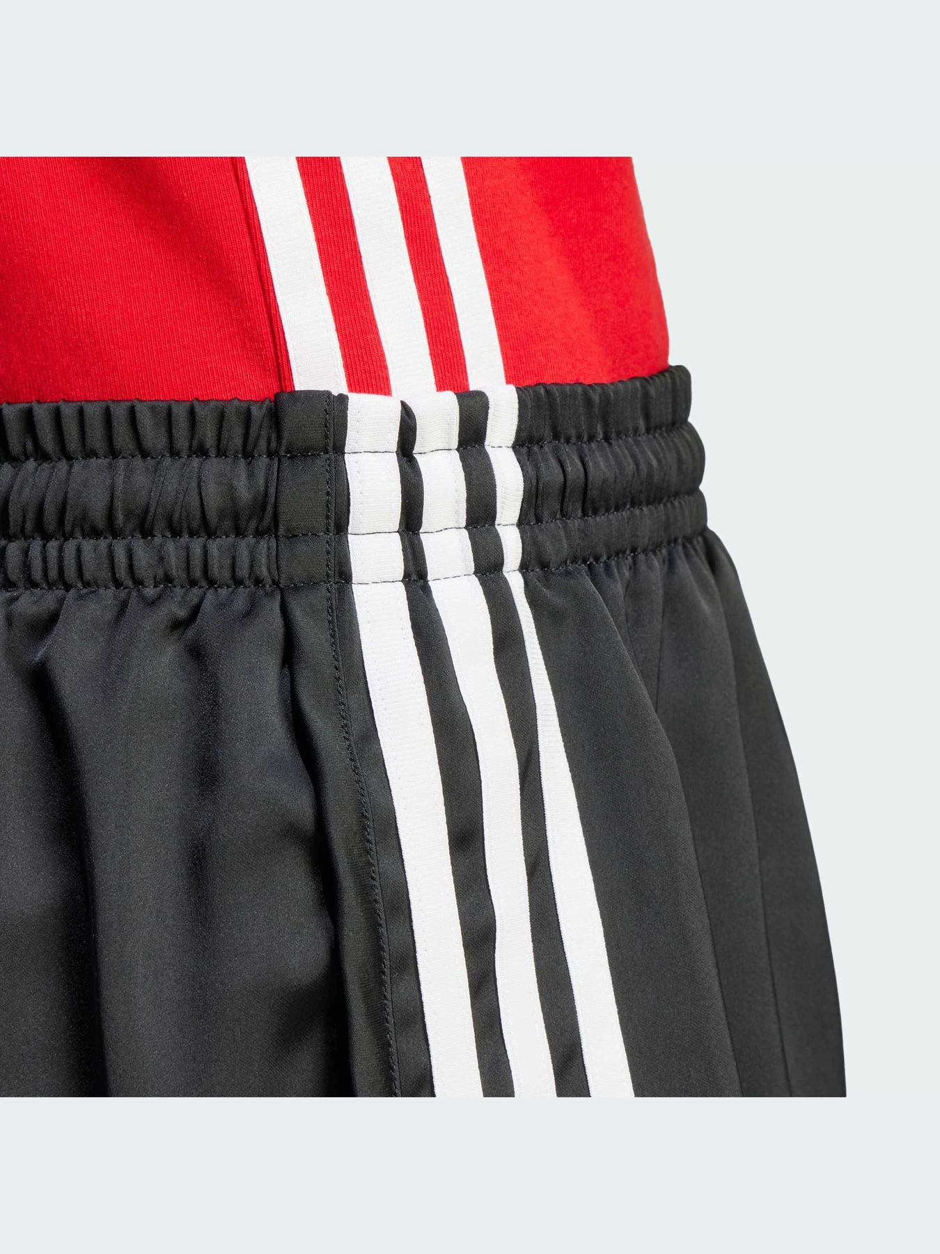 Шорти Adidas Adicolor модель IU2528 Шорти Adidas Adicolor модель IU2528 Фото