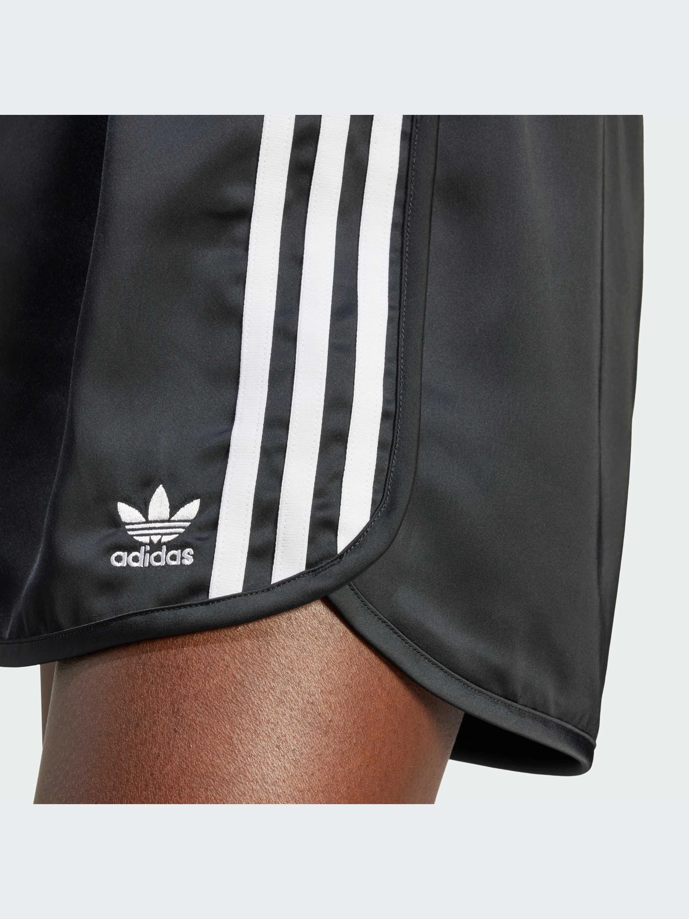 Шорти Adidas Adicolor модель IU2528 Шорти Adidas Adicolor модель IU2528 Фото