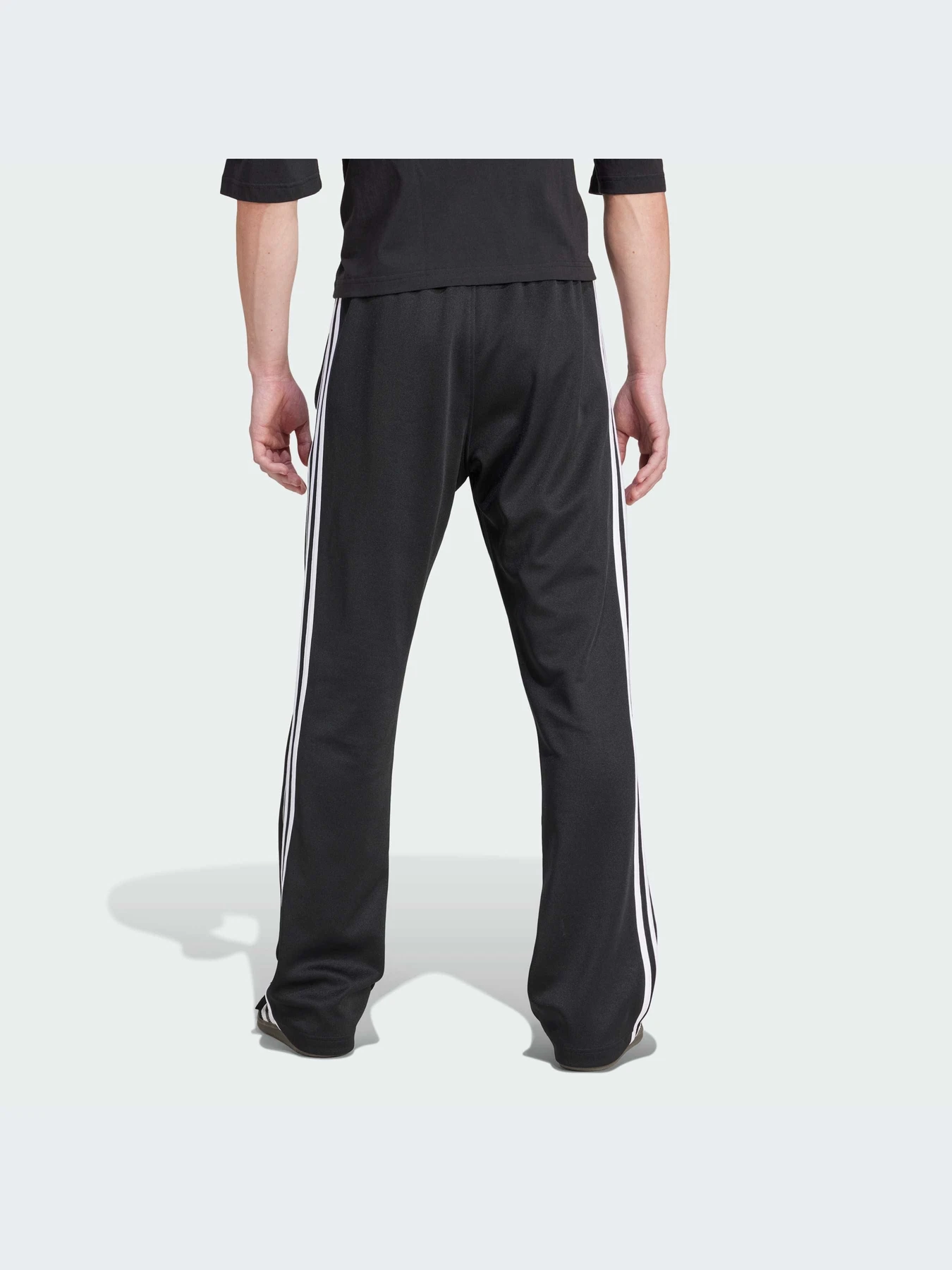 Штани Adidas Adicolor модель IZ4807 Штани Adidas Adicolor модель IZ4807 Фото