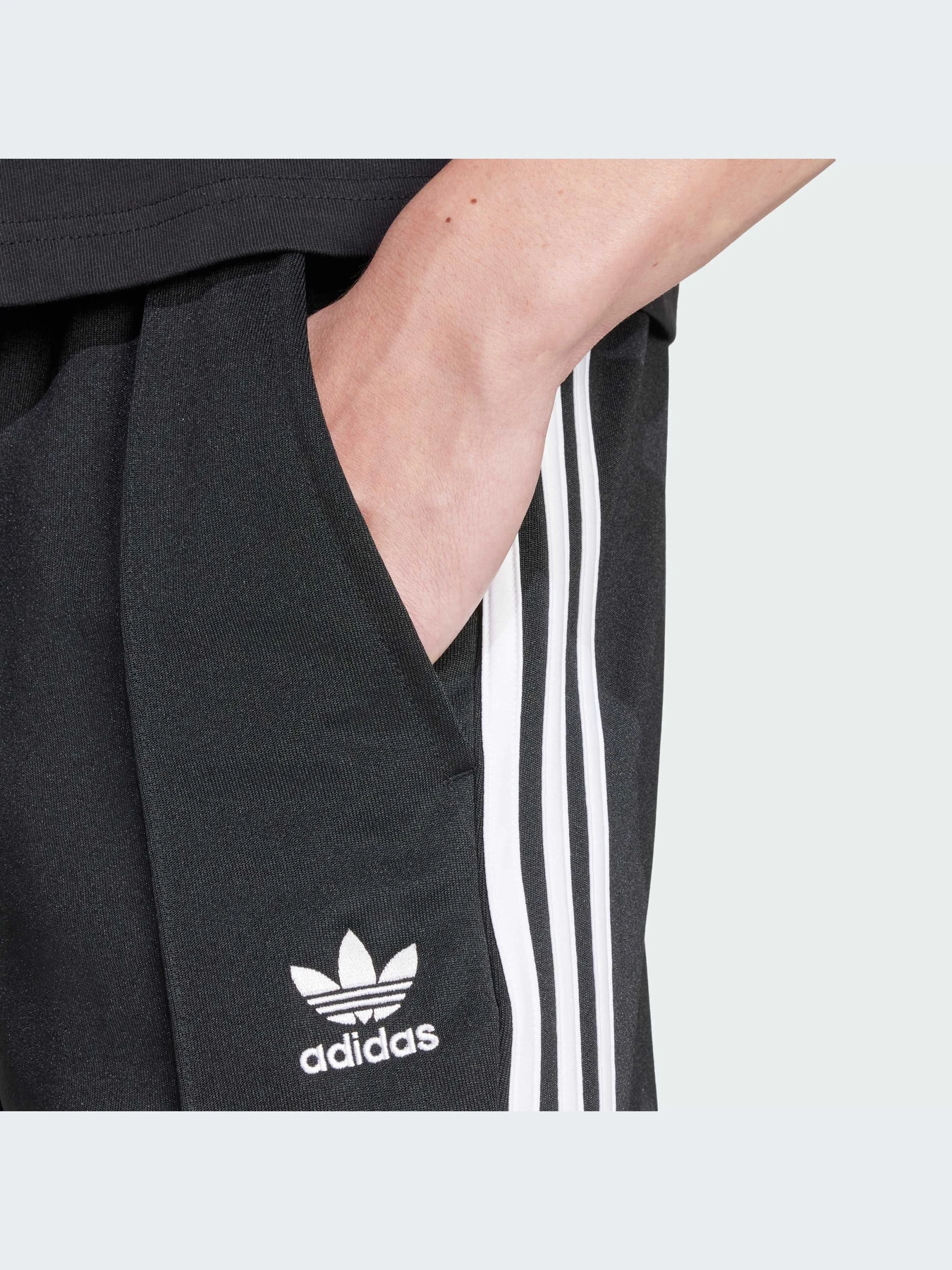 Штани Adidas Adicolor модель IZ4807 Штани Adidas Adicolor модель IZ4807 Фото