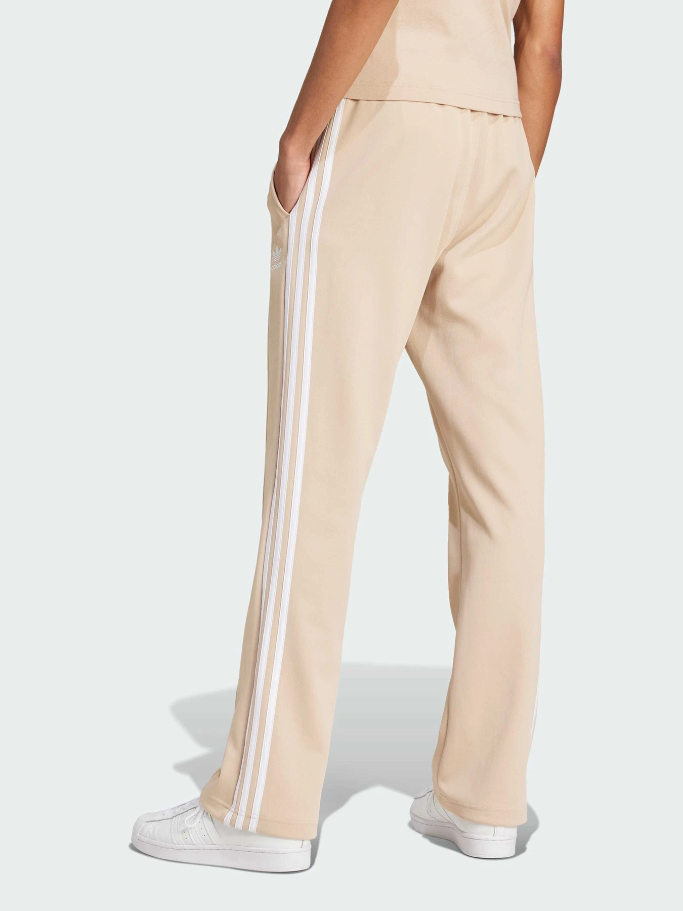 Брюки Adidas Культовые силуэты модель IX5221 Брюки Adidas Культовые силуэты модель IX5221 Фото