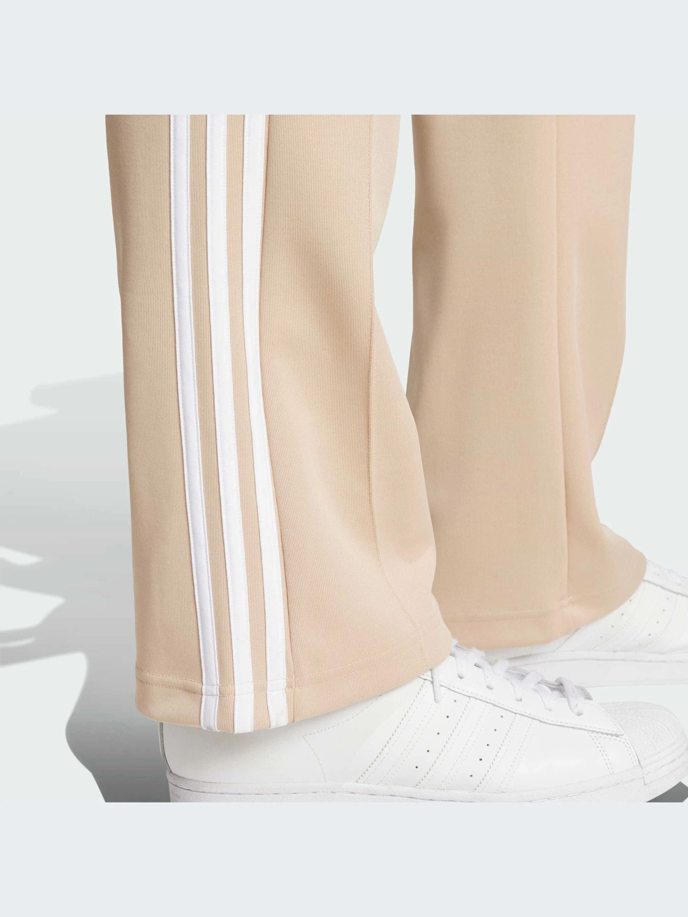 Брюки Adidas Культовые силуэты модель IX5221 Брюки Adidas Культовые силуэты модель IX5221 Фото