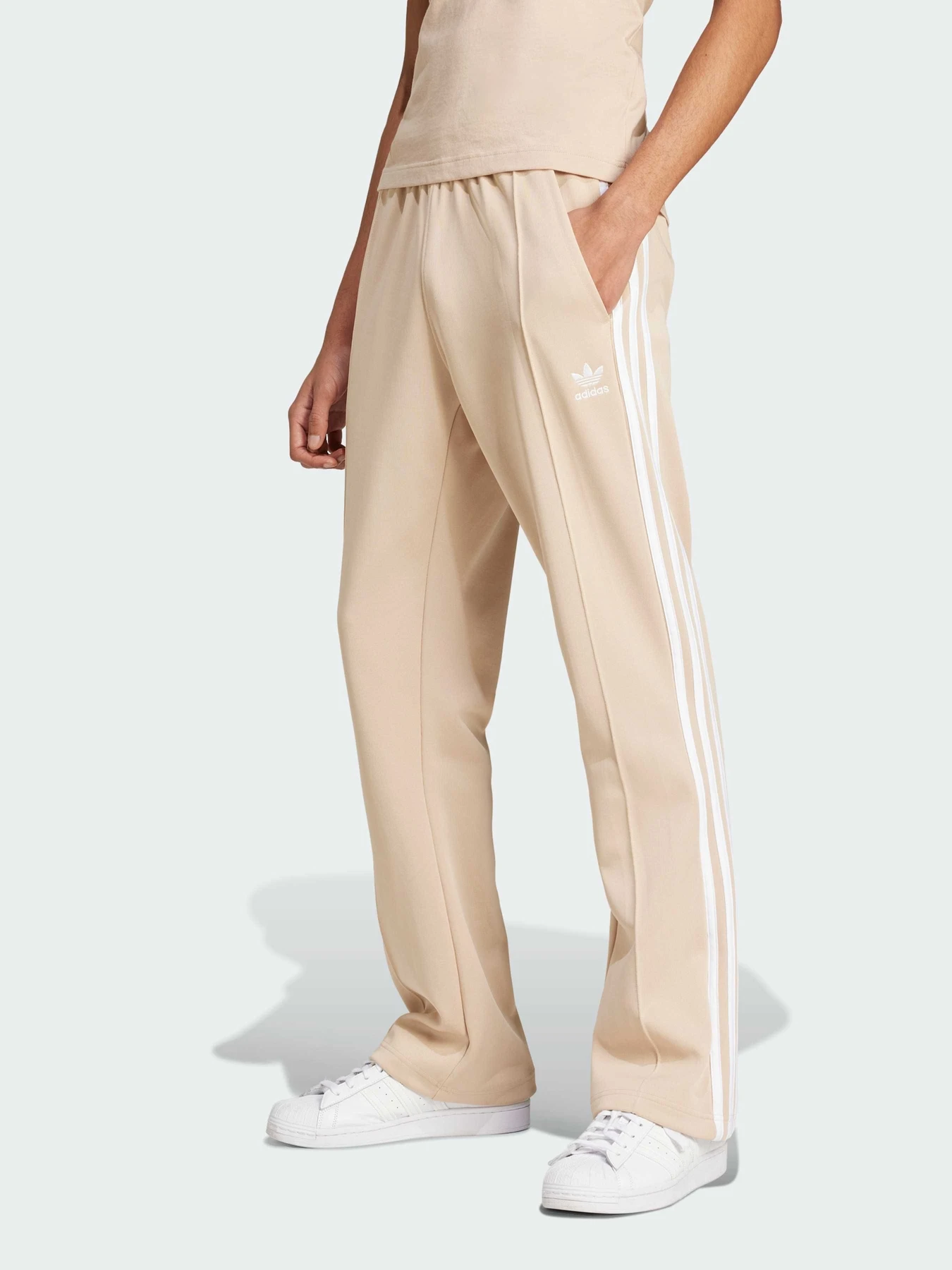 Брюки Adidas Культовые силуэты модель IX5221 Брюки Adidas Культовые силуэты модель IX5221 Фото