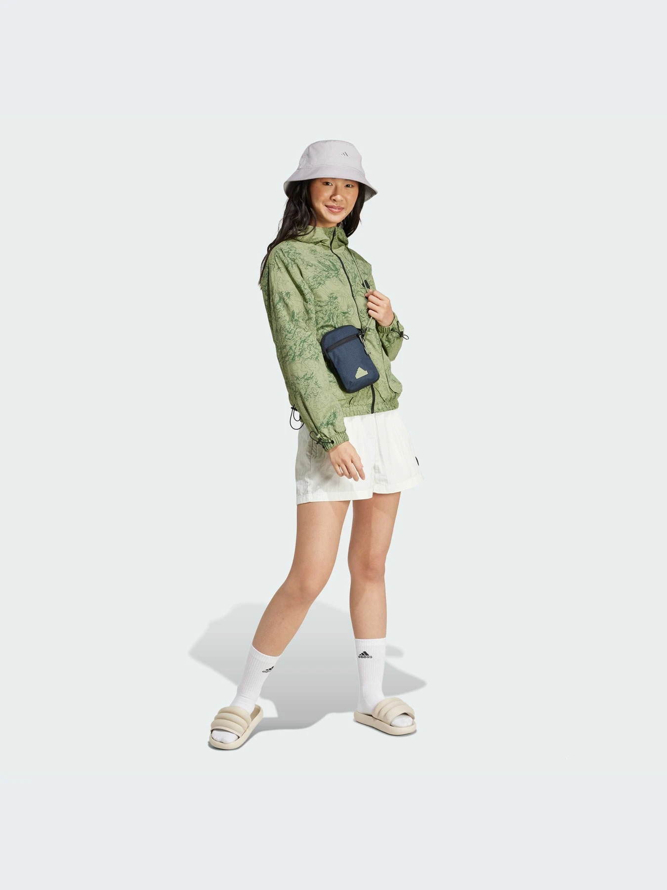 Куртки и дубленки Adidas модель IW5213 Куртки и дубленки Adidas модель IW5213 Фото