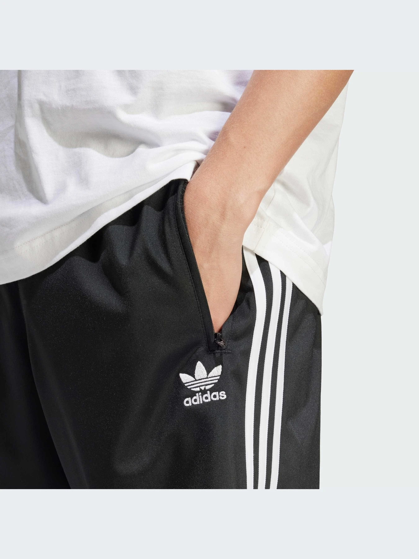Шорти Adidas Adicolor модель IU2368 Шорти Adidas Adicolor модель IU2368 Фото