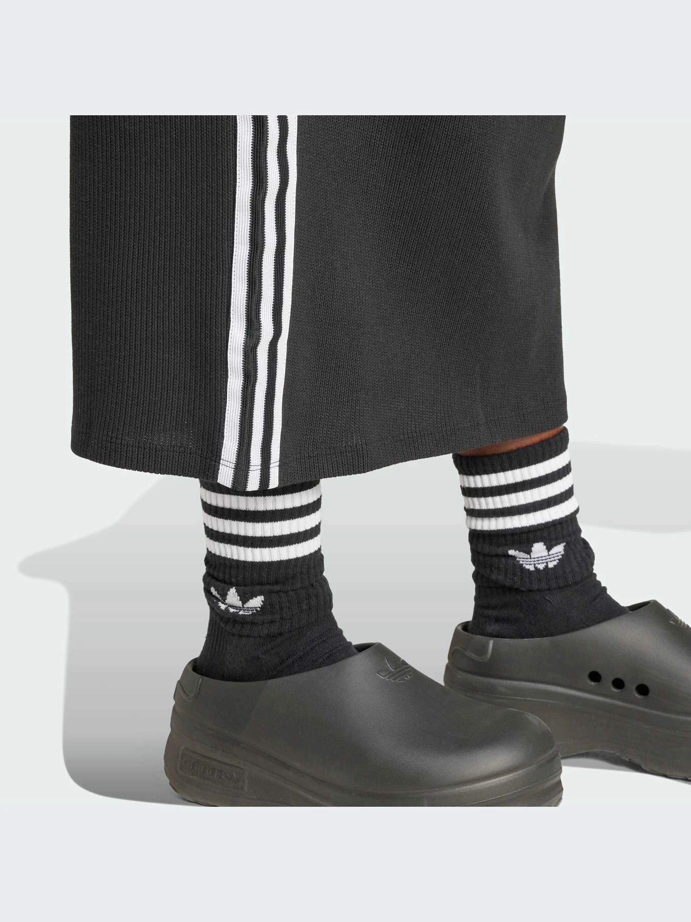 Юбки Adidas Adicolor модель IY7279 Юбки Adidas Adicolor модель IY7279 Фото