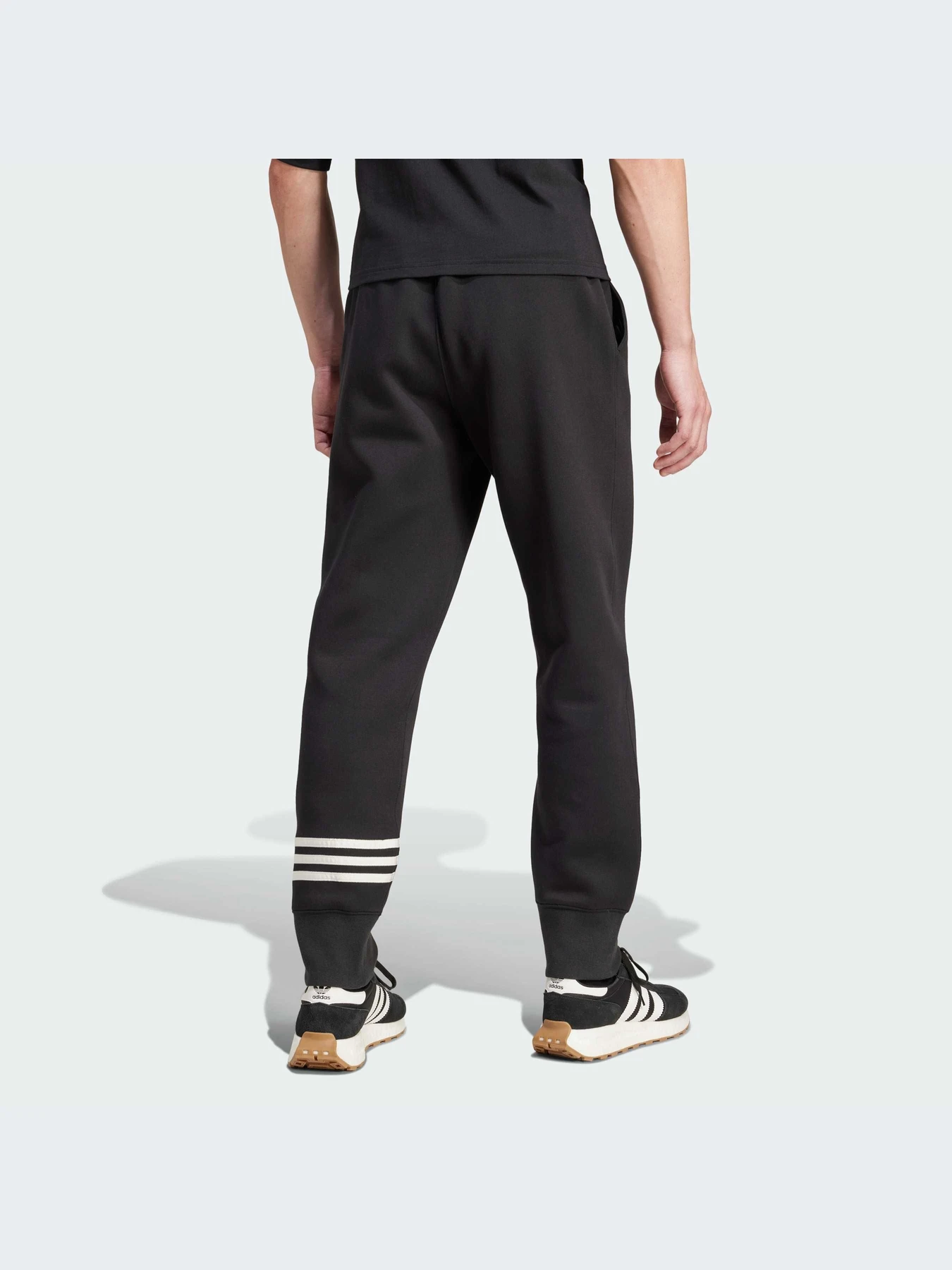Штани Adidas Adicolor модель IW0973 Штани Adidas Adicolor модель IW0973 Фото