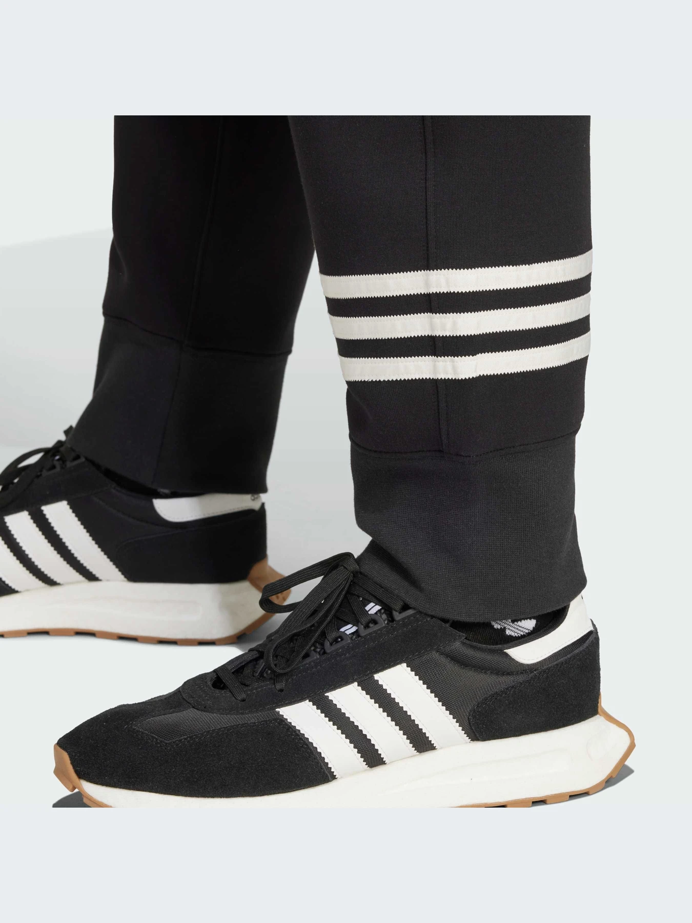 Штани Adidas Adicolor модель IW0973 Штани Adidas Adicolor модель IW0973 Фото