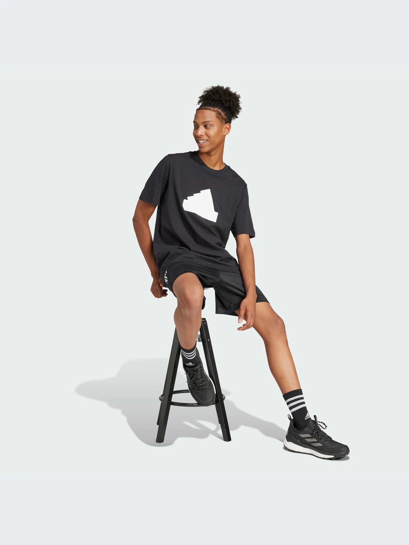 Футболки і поло Adidas модель IZ1621 Футболки і поло Adidas модель IZ1621 Фото