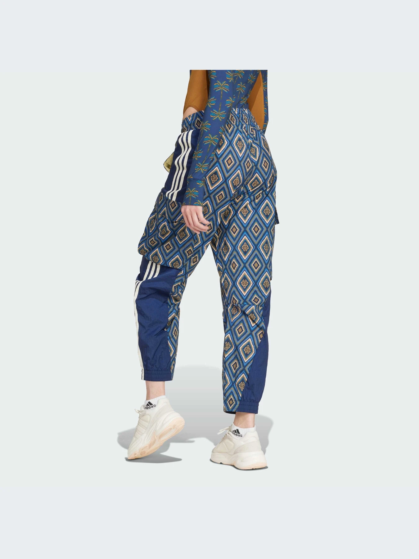 Брюки Adidas модель IV9760 Брюки Adidas модель IV9760 Фото