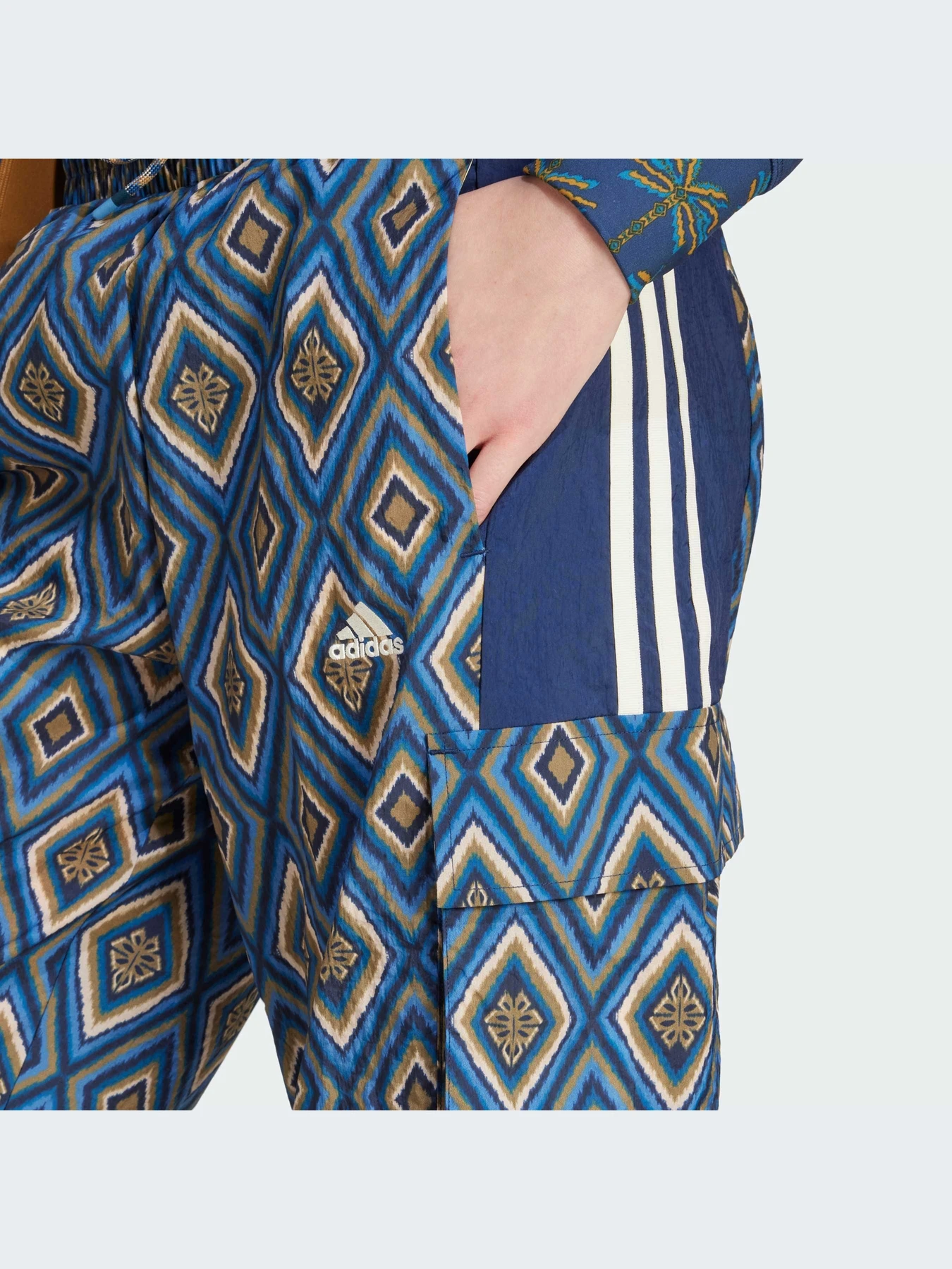 Брюки Adidas модель IV9760 Брюки Adidas модель IV9760 Фото