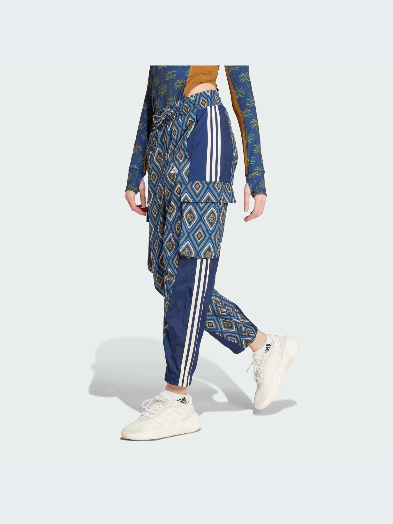 Брюки Adidas модель IV9760 Брюки Adidas модель IV9760 Фото