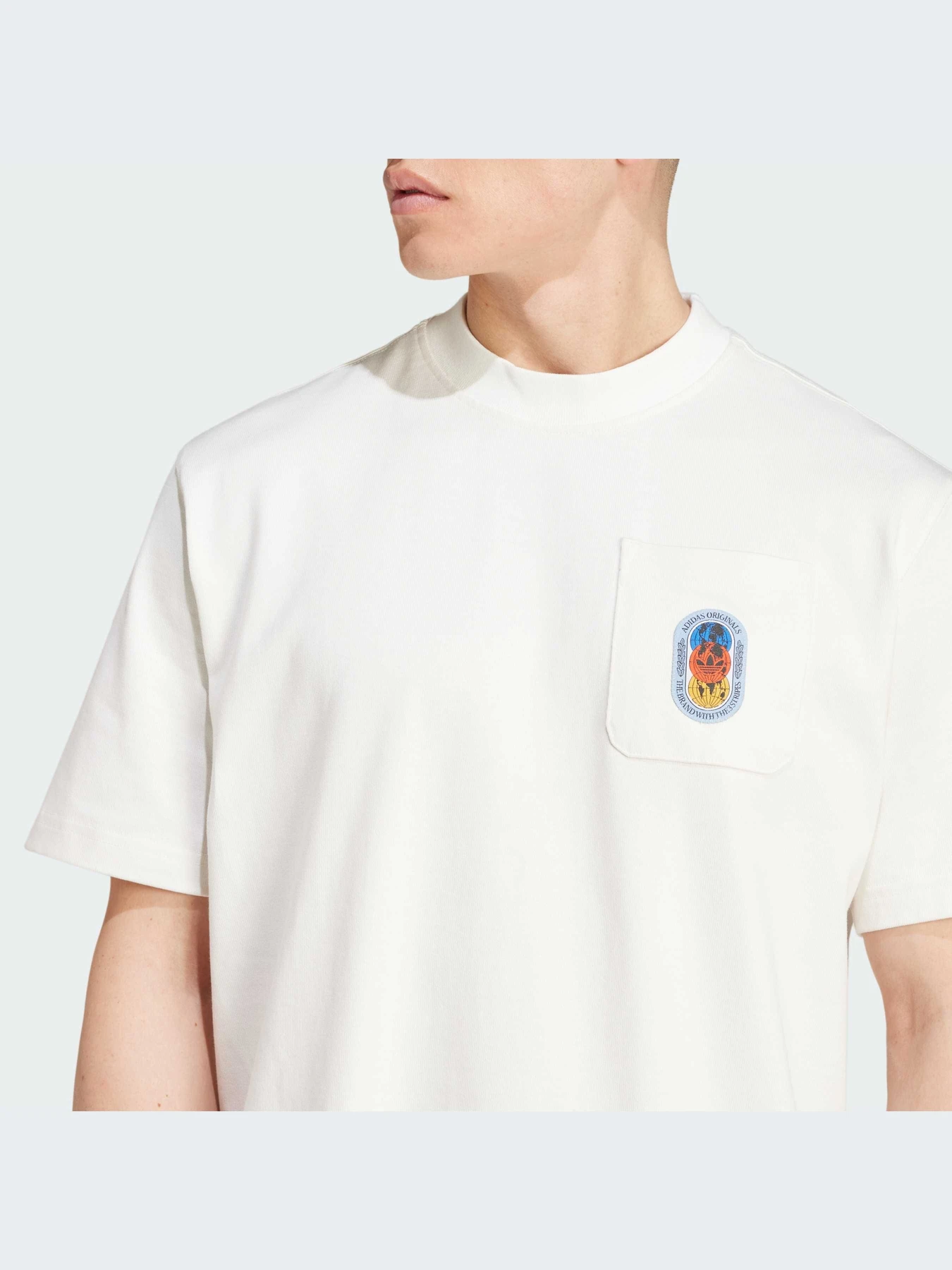 Футболки і поло Adidas Graphics модель IX6754 Футболки і поло Adidas Graphics модель IX6754 Фото