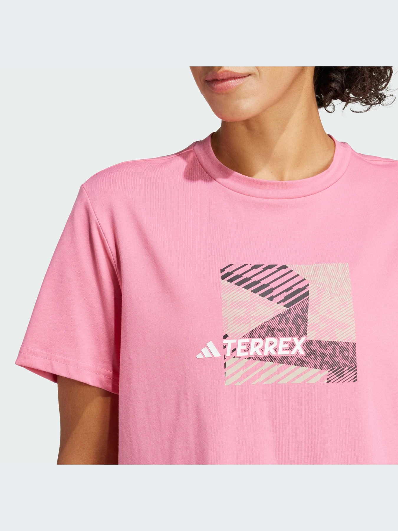 Футболки і поло Adidas модель IZ0451 Футболки і поло Adidas модель IZ0451 Фото