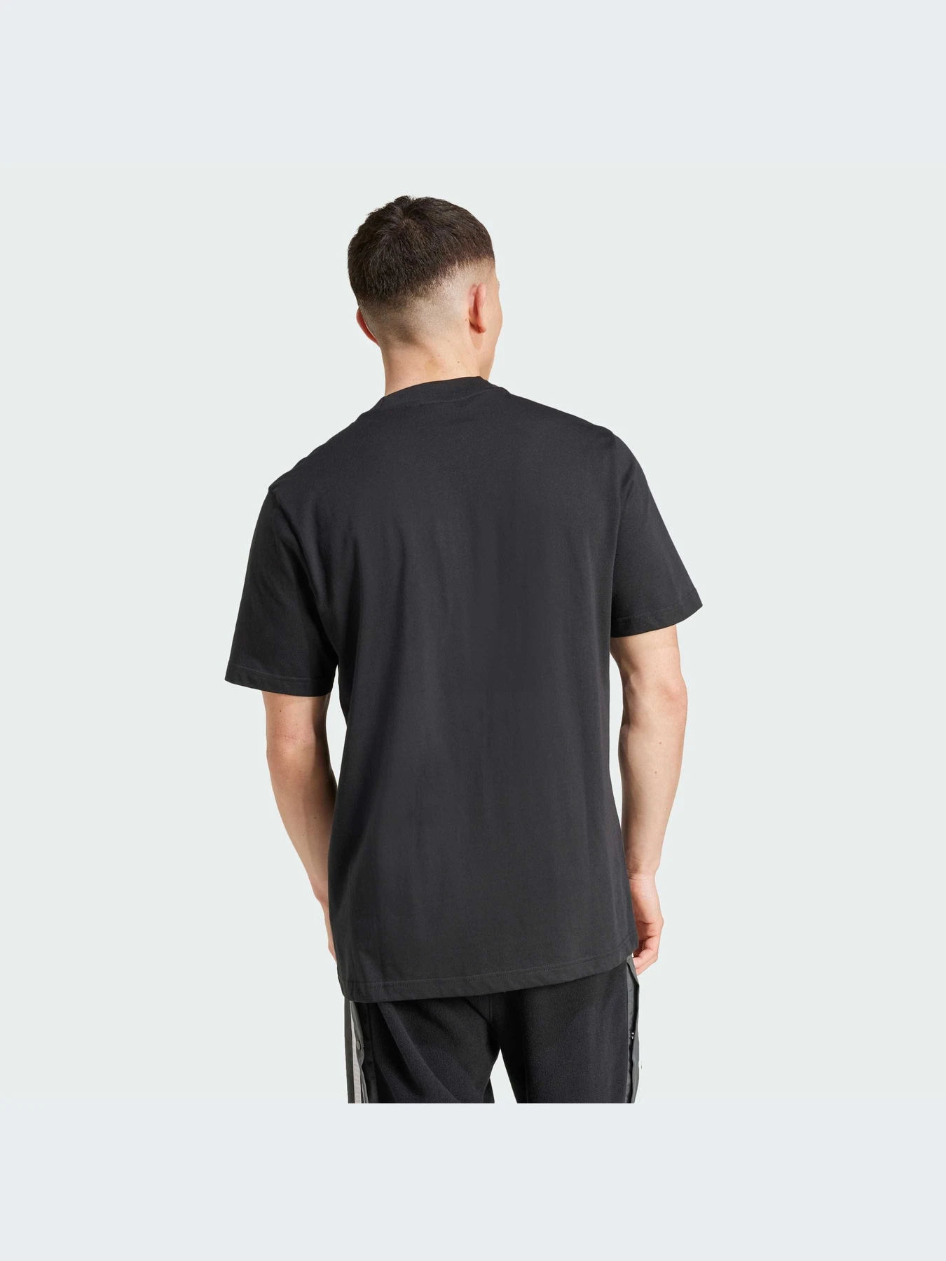 Футболки і поло Adidas модель IZ4831 Футболки і поло Adidas модель IZ4831 Фото
