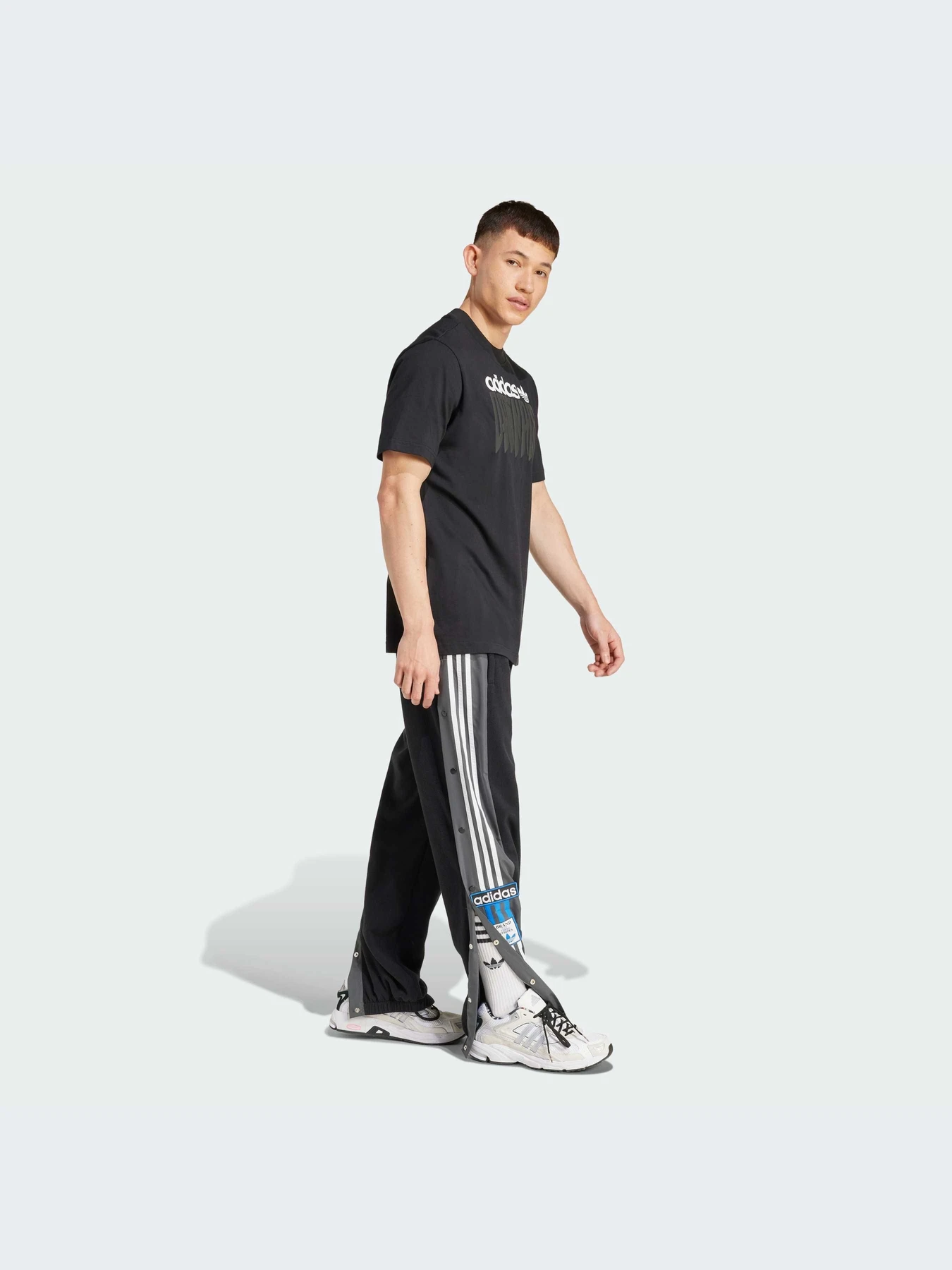 Футболки і поло Adidas модель IZ4831 Футболки і поло Adidas модель IZ4831 Фото
