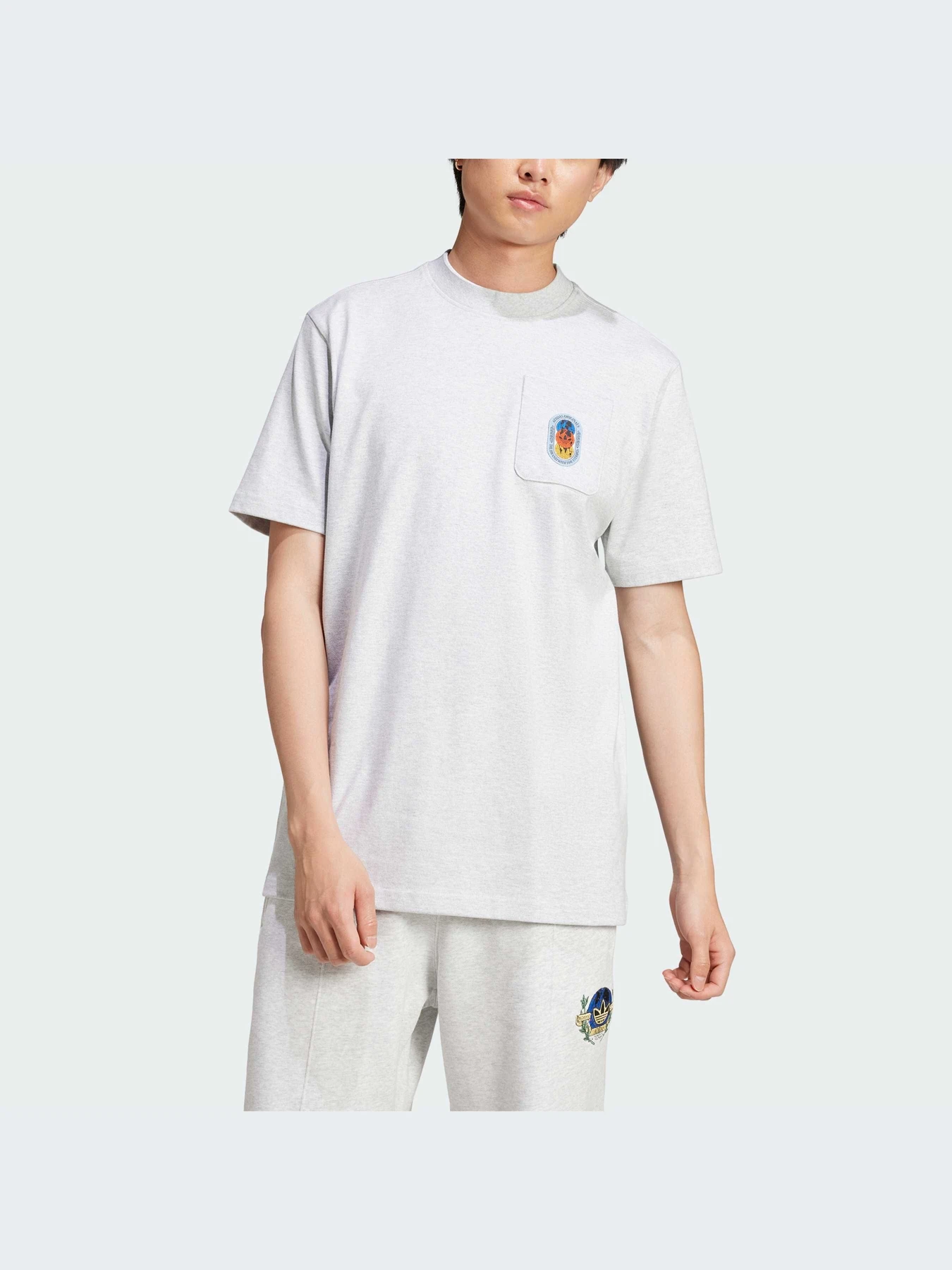 Футболки і поло Adidas Graphics модель IZ2552 Футболки і поло Adidas Graphics модель IZ2552 Фото