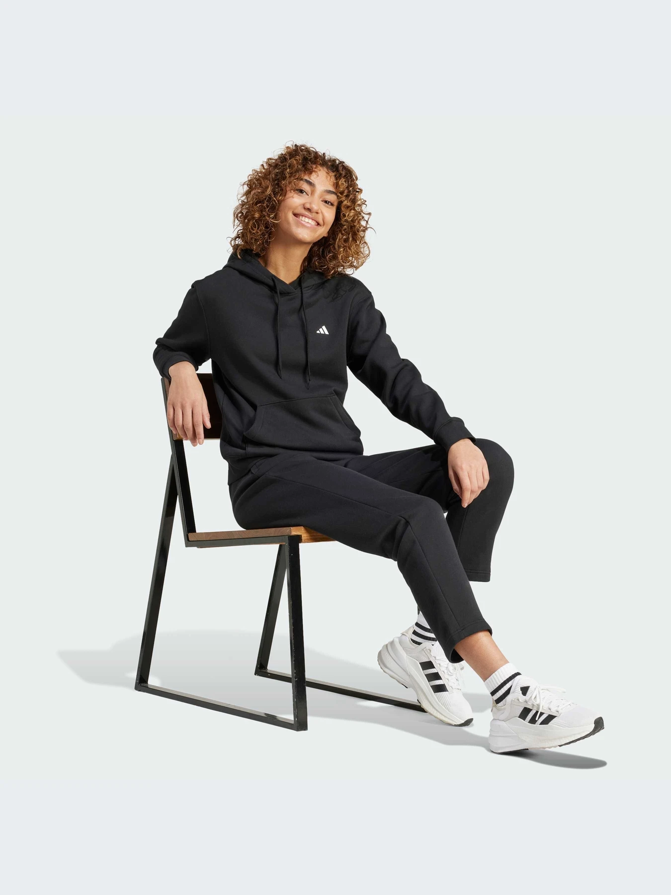 Худи и свитшоты Adidas модель IW0220 Худи и свитшоты Adidas модель IW0220 Фото