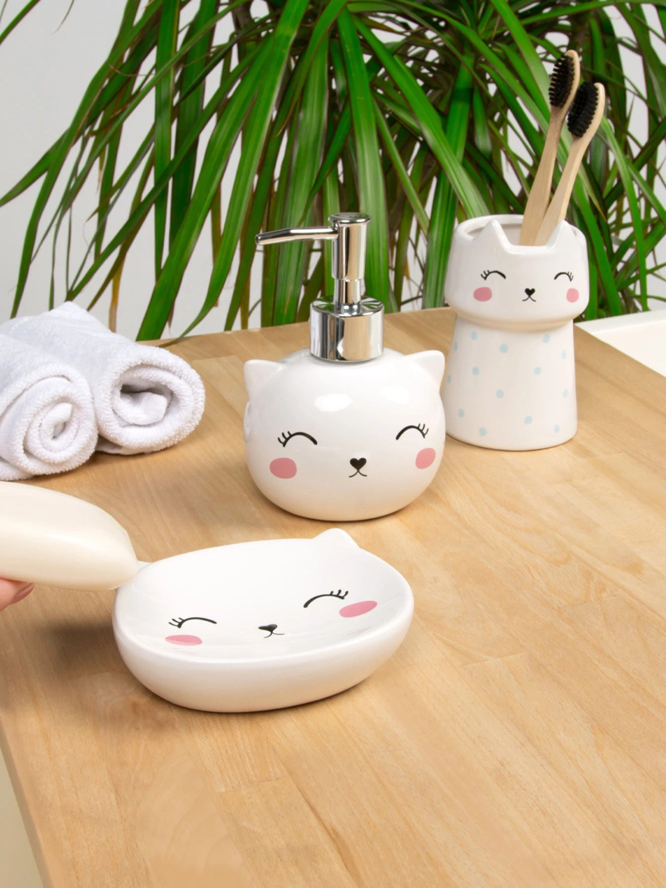 Набор аксессуаров для ванной комнаты белый Cute Cat MBM HOME модель MVM-MH-22 WHITE Набор аксессуаров для ванной комнаты белый Cute Cat MBM HOME модель MVM-MH-22 WHITE Фото