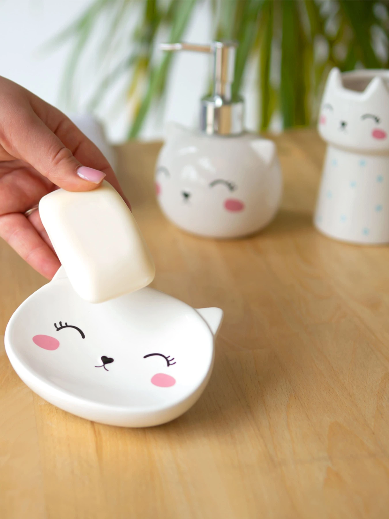 Набор аксессуаров для ванной комнаты белый Cute Cat MBM HOME модель MVM-MH-22 WHITE Набор аксессуаров для ванной комнаты белый Cute Cat MBM HOME модель MVM-MH-22 WHITE Фото