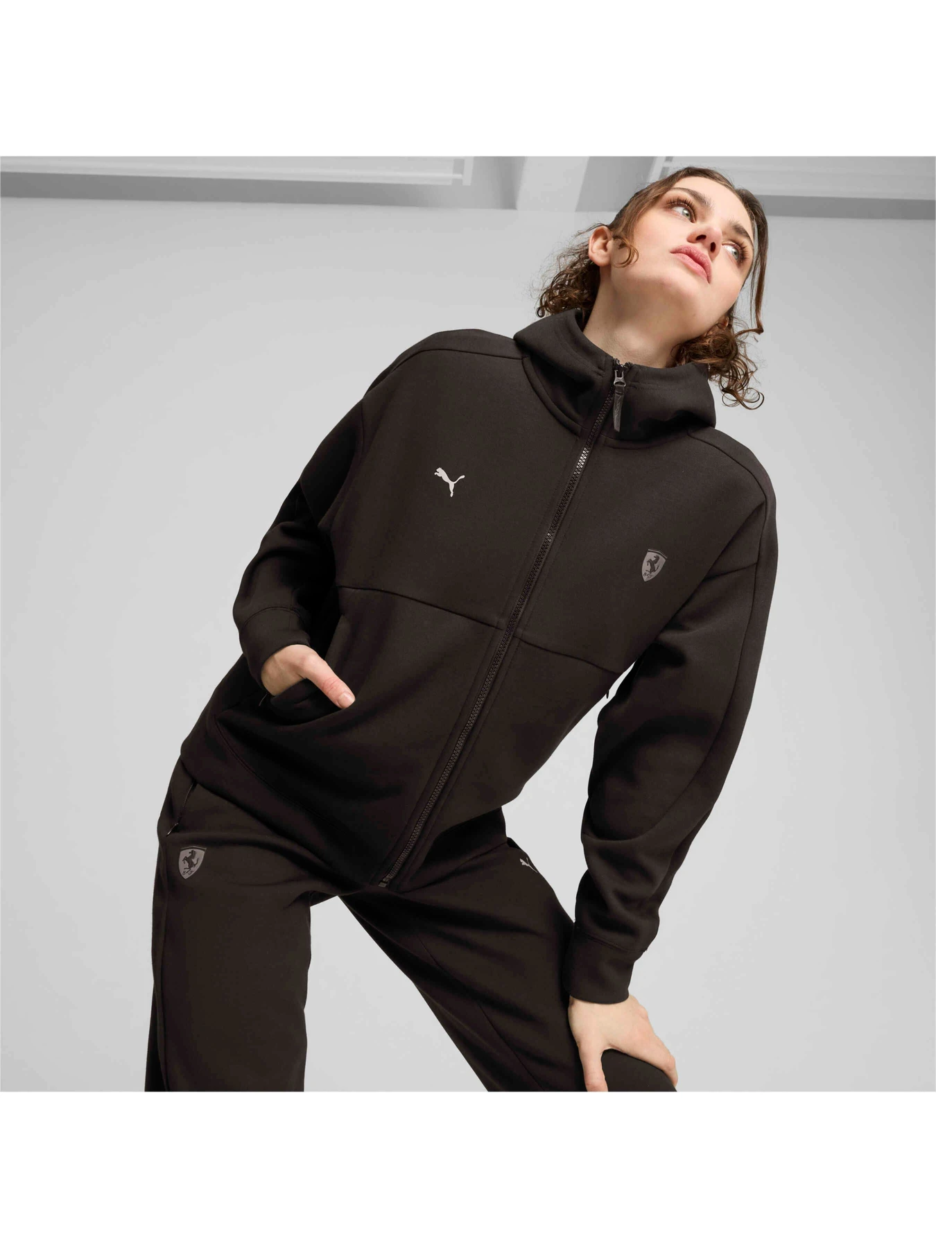 Худи и свитшоты PUMA Ferrari Style Hdd Jkt Wmn модель 627099 Худи и свитшоты PUMA Ferrari Style Hdd Jkt Wmn модель 627099 Фото