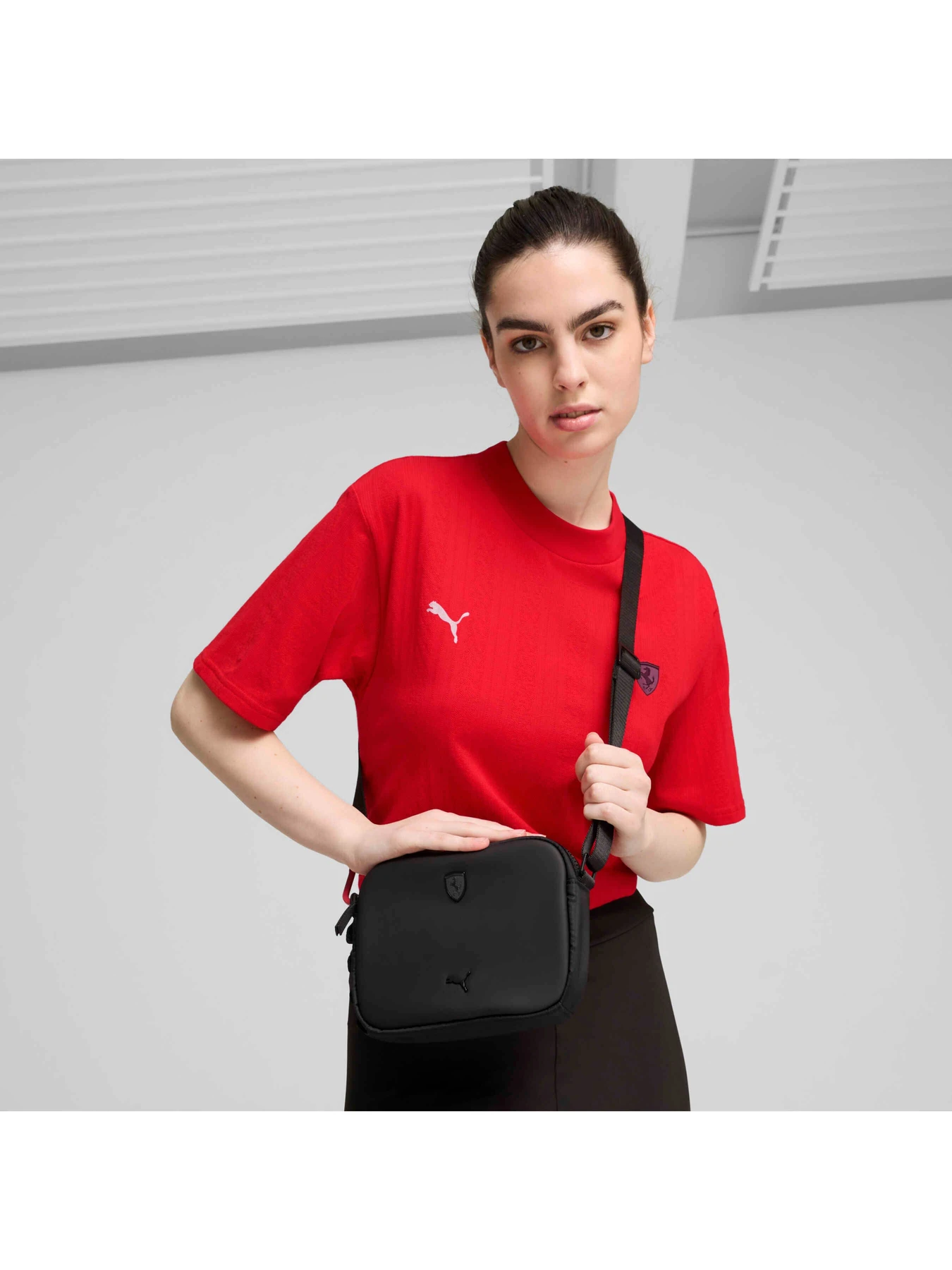Сумки PUMA Ferrari Style Wmn's Xbodybag модель 090672 Сумки PUMA Ferrari Style Wmn's Xbodybag модель 090672 Фото