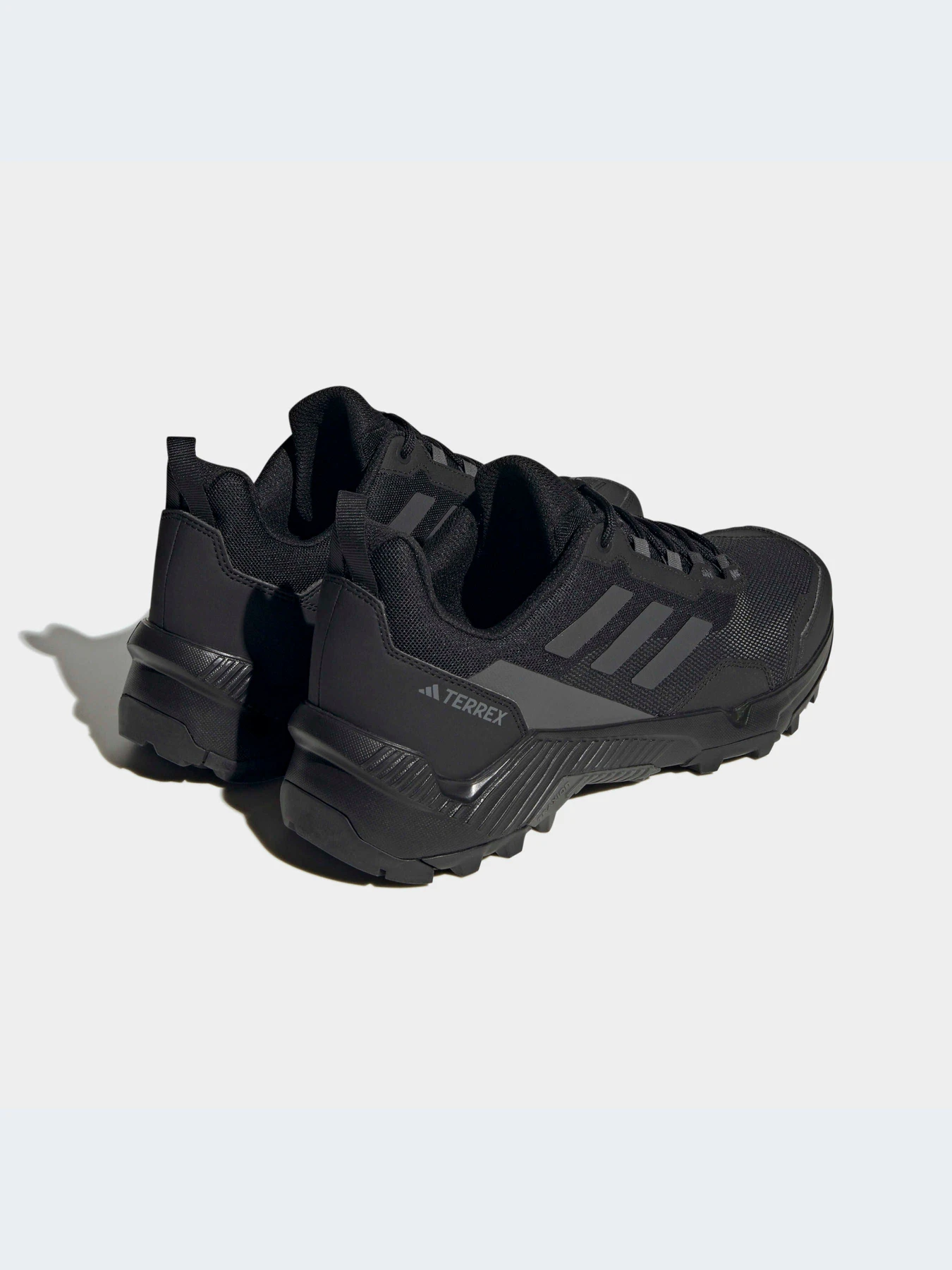 Кроссовки Adidas модель HP8606 Кроссовки Adidas модель HP8606 Фото