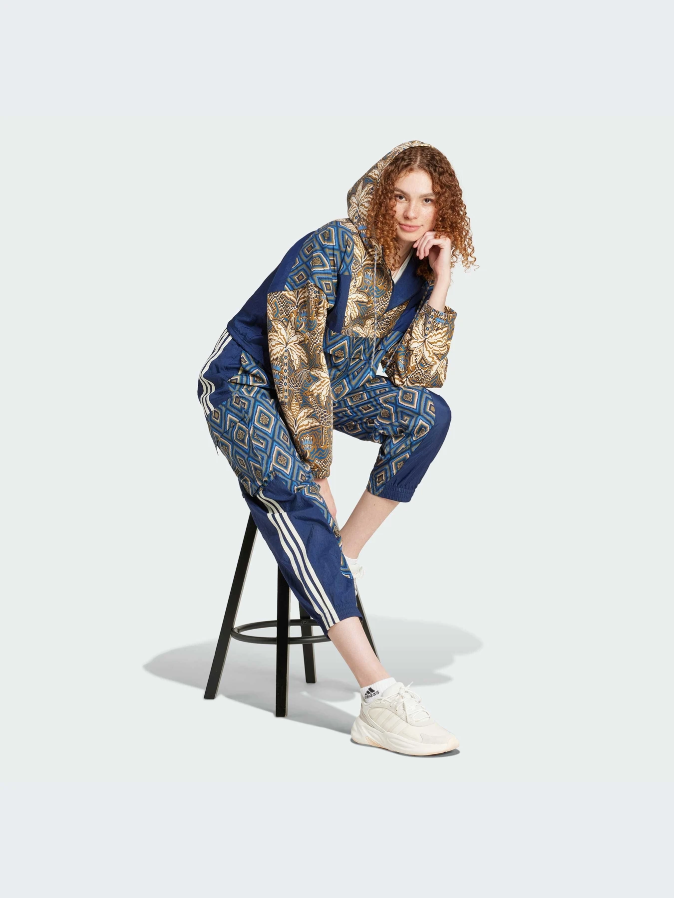 Худи и свитшоты Adidas модель IV9748 Худи и свитшоты Adidas модель IV9748 Фото