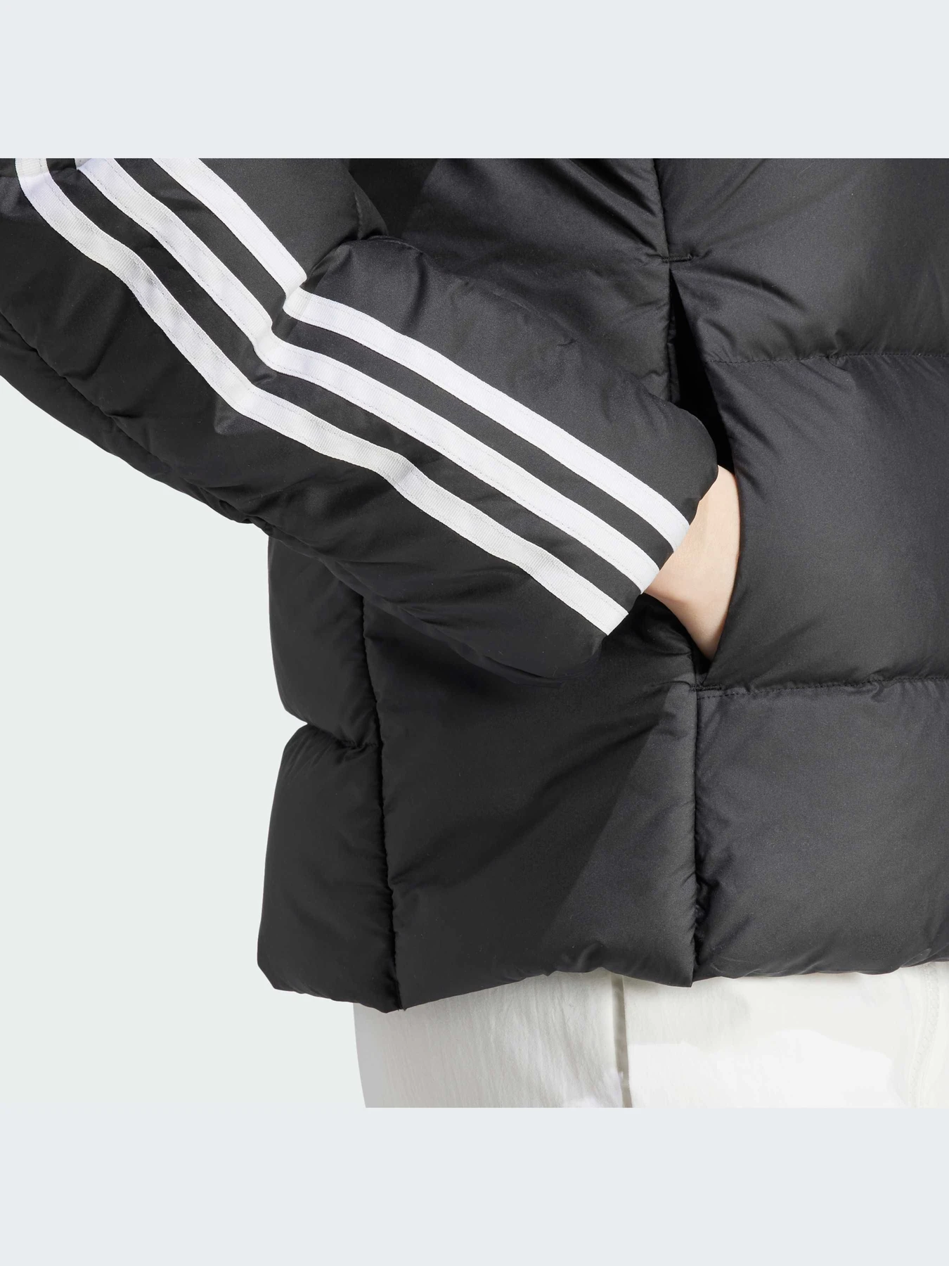 Куртки и дубленки Adidas модель HZ8483 Куртки и дубленки Adidas модель HZ8483 Фото