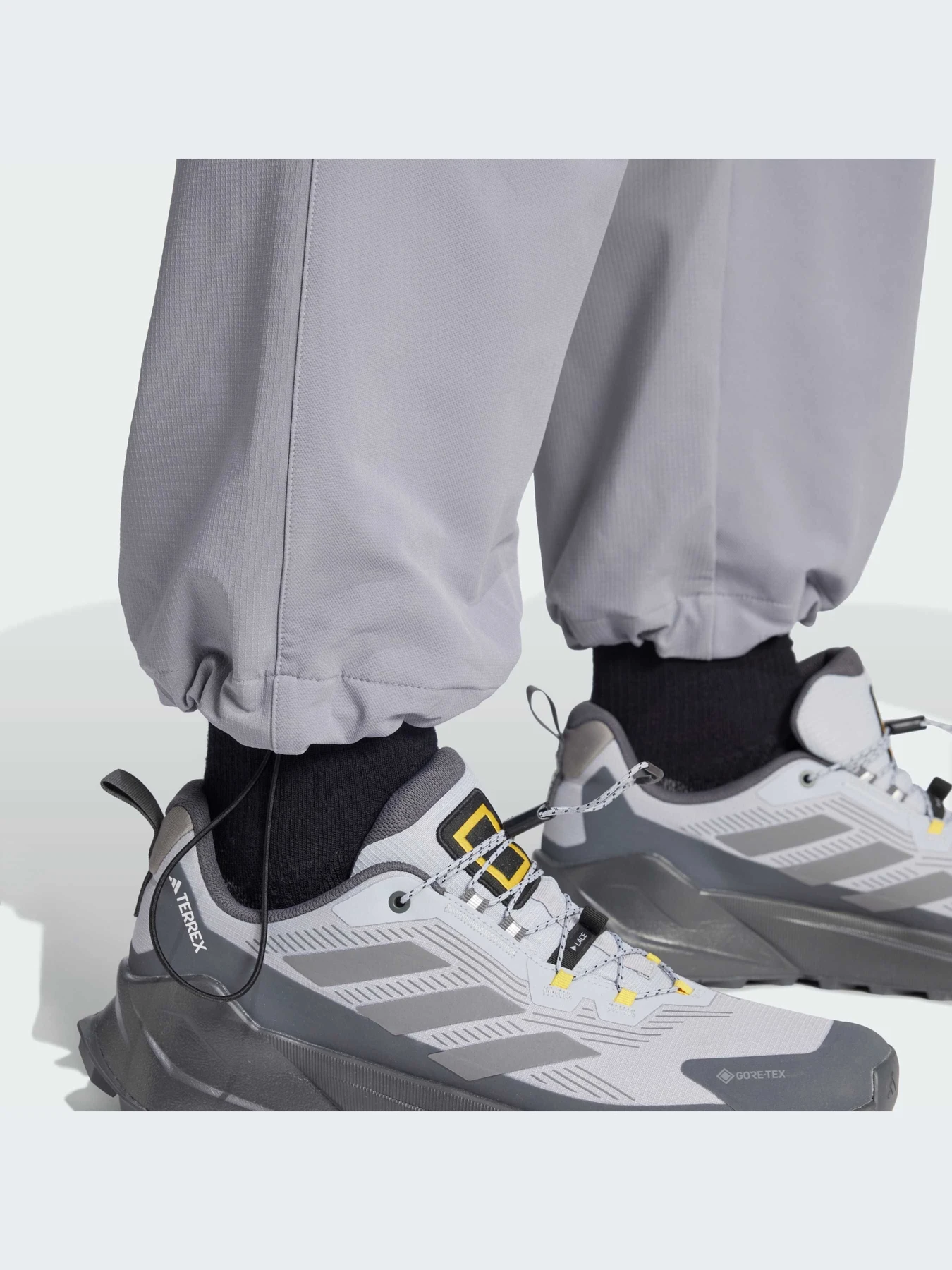 Брюки Adidas модель IX7922 Брюки Adidas модель IX7922 Фото