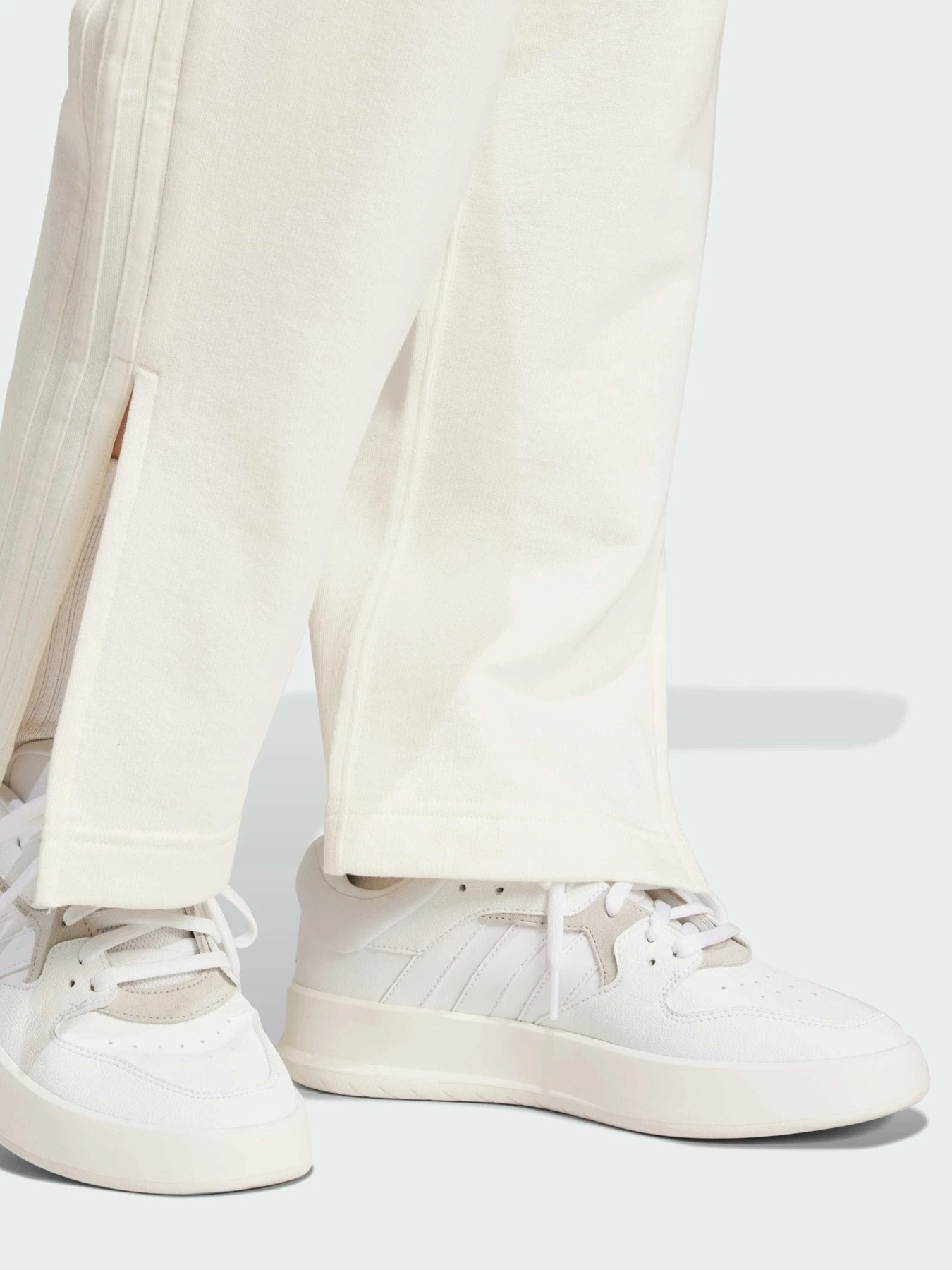 Брюки Adidas 3 Stripes модель IW1134 Брюки Adidas 3 Stripes модель IW1134 Фото