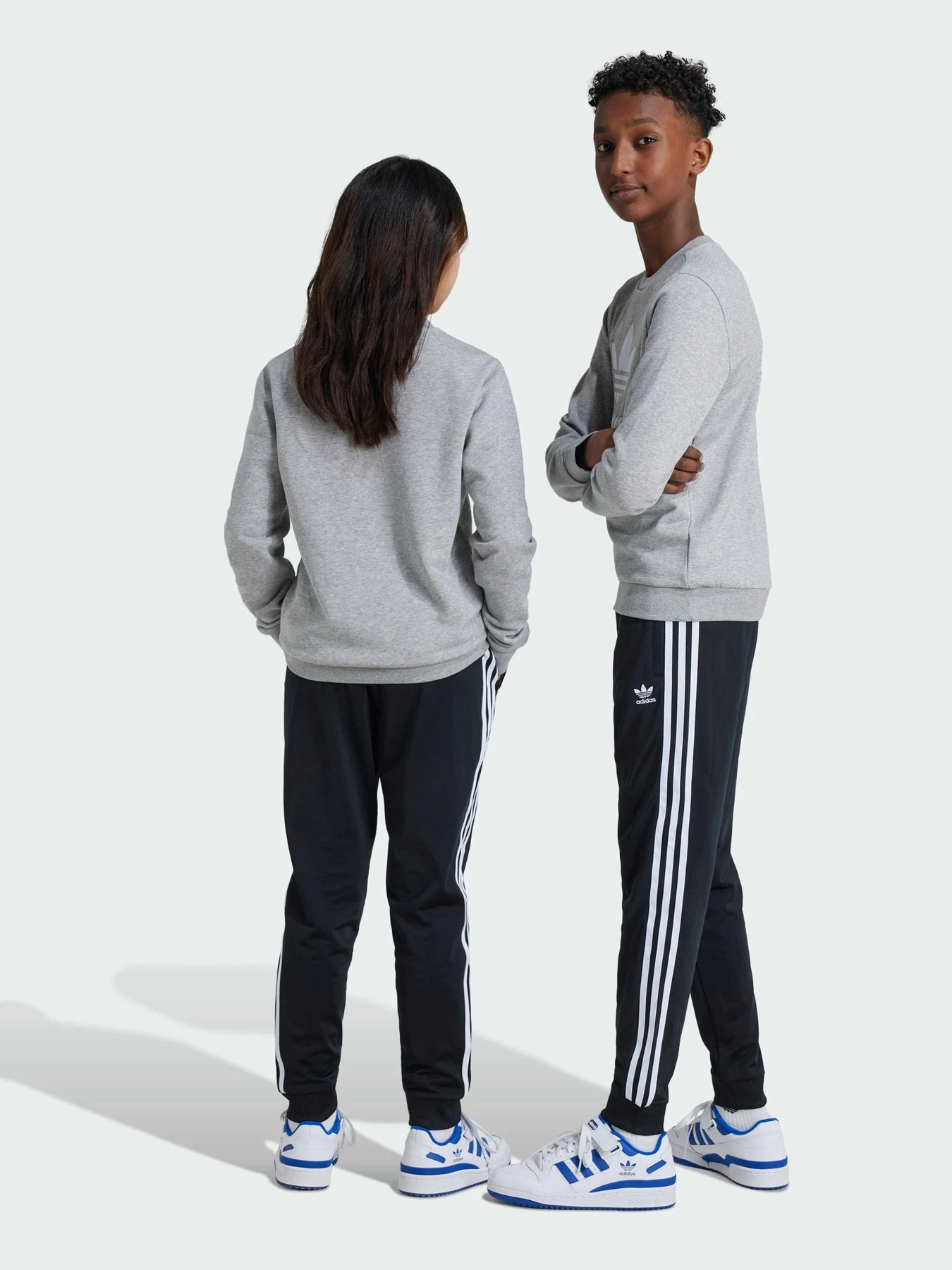 Брюки Adidas Adicolor модель IX7630 Фото