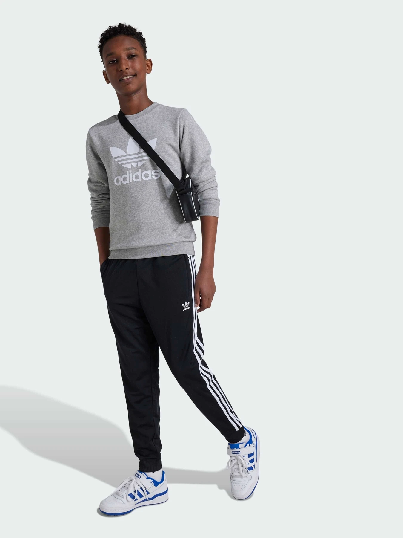 Брюки Adidas Adicolor модель IX7630 Фото