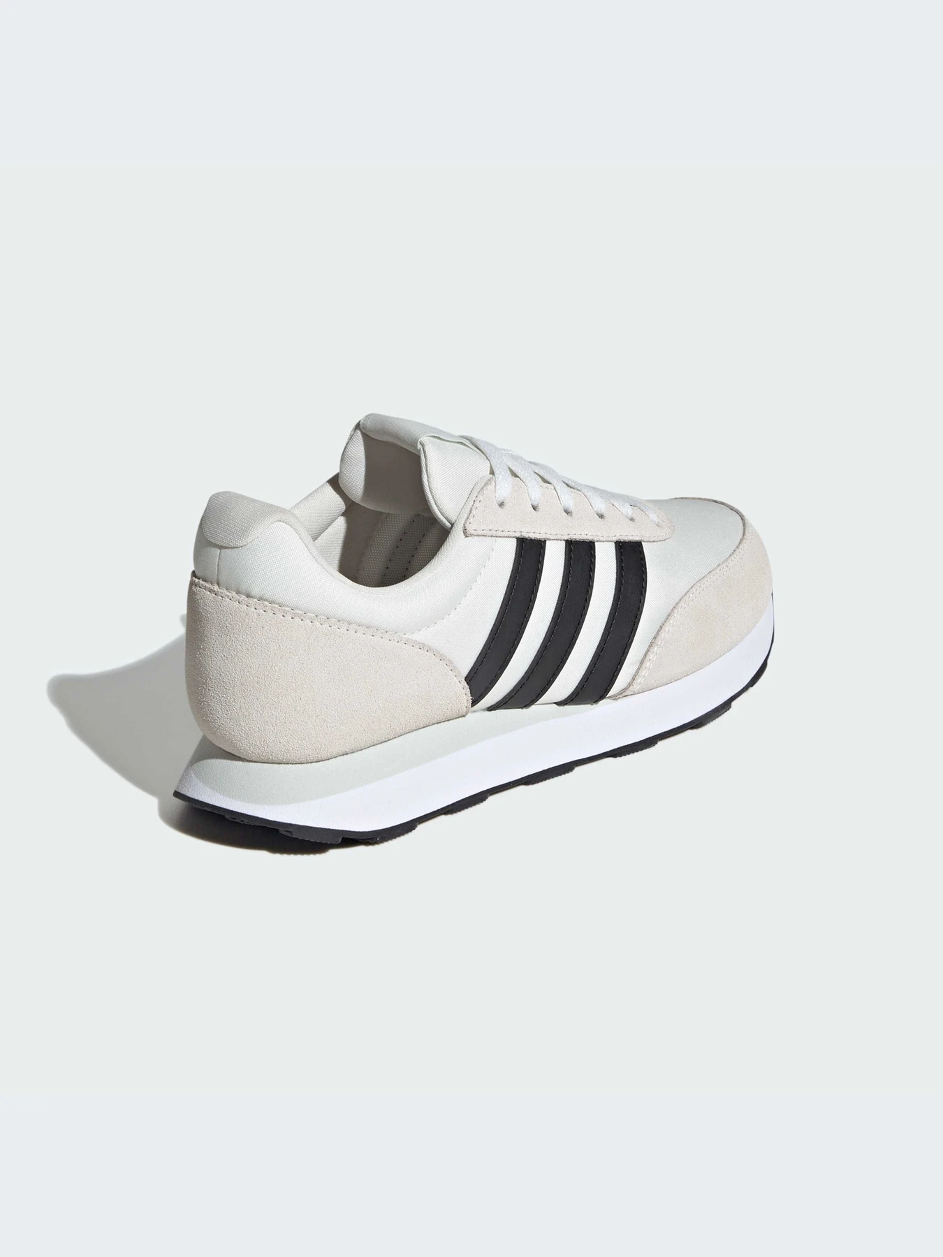 Кроссовки Adidas модель IE3808 Кроссовки Adidas модель IE3808 Фото