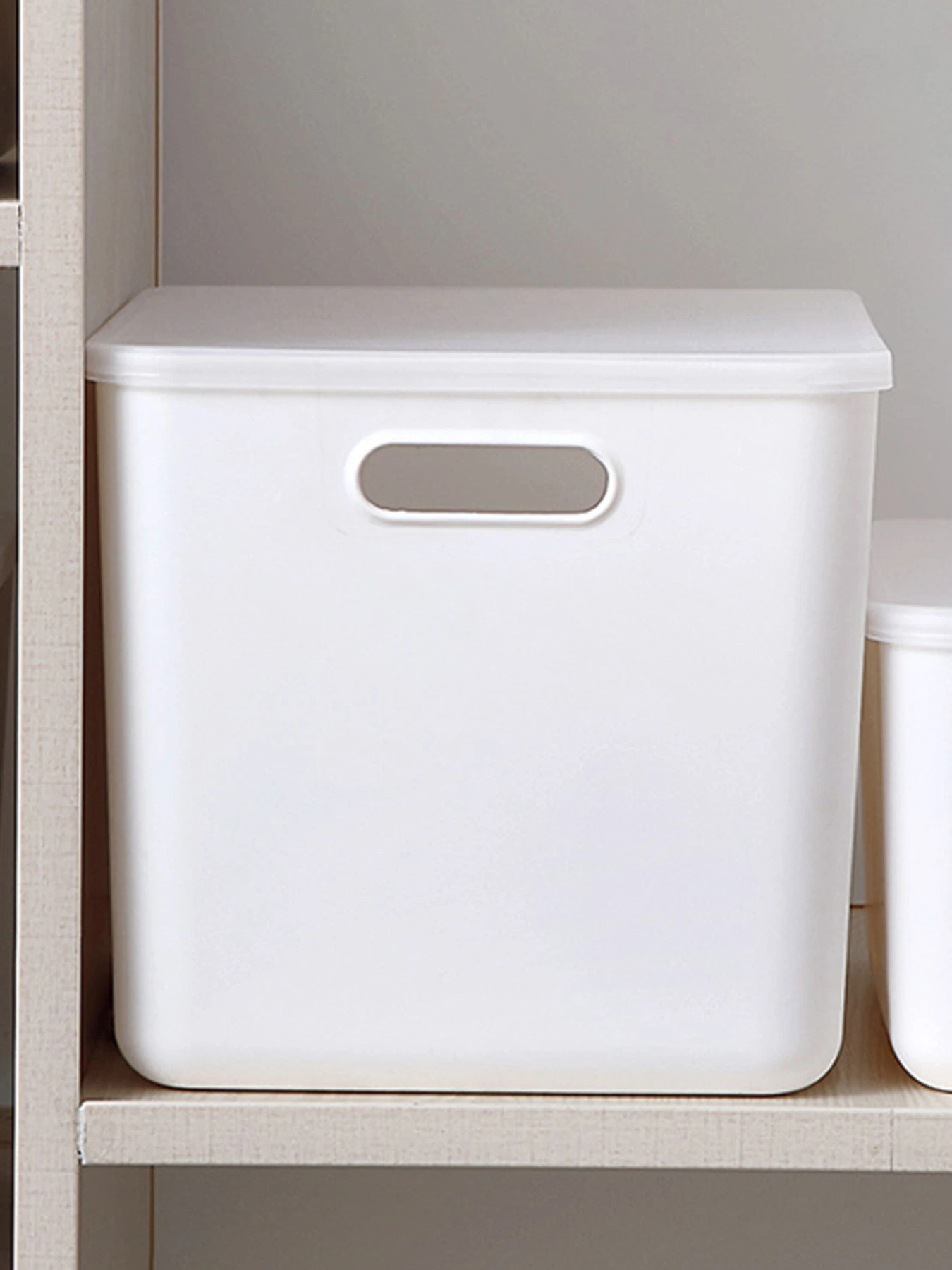 Ящик для хранения с крышкой пластиковый белый MBM HOME модель FH-14/FH-16 WHITE Ящик для хранения с крышкой пластиковый белый MBM HOME модель FH-14/FH-16 WHITE Фото