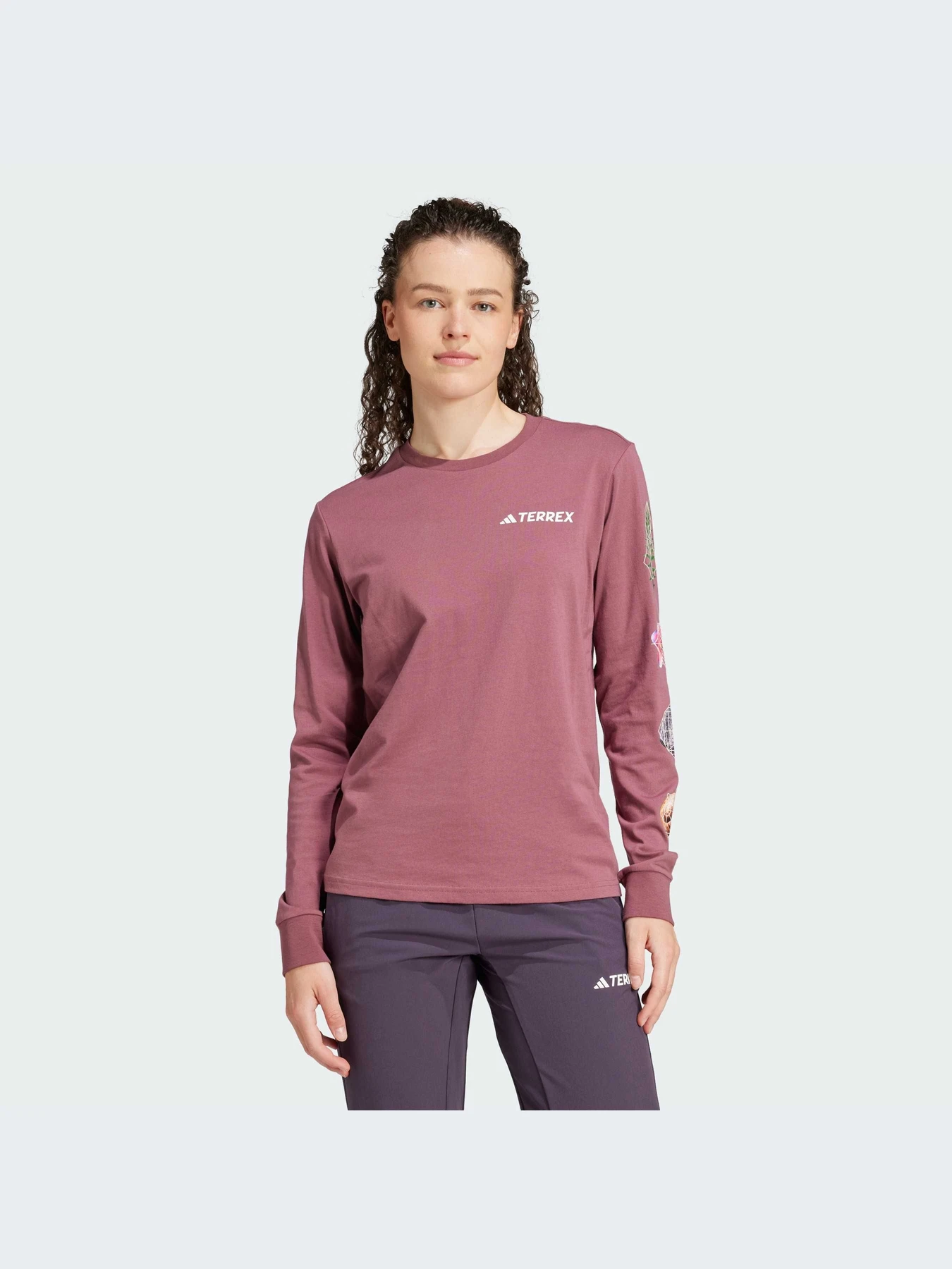 Худи и свитшоты Adidas модель IW2720 Худи и свитшоты Adidas модель IW2720 Фото