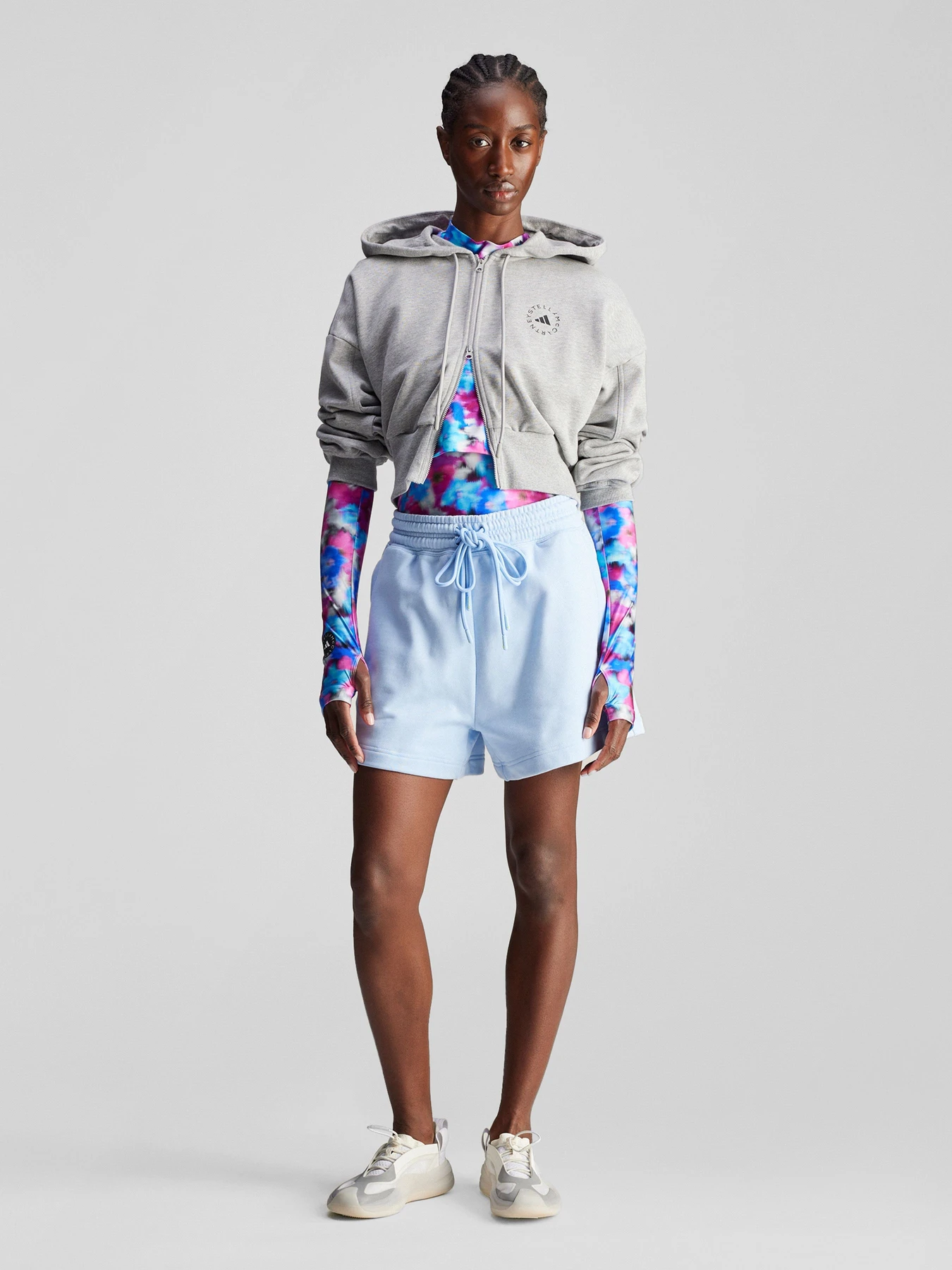 Худи и свитшоты Adidas модель IW9915 Худи и свитшоты Adidas модель IW9915 Фото