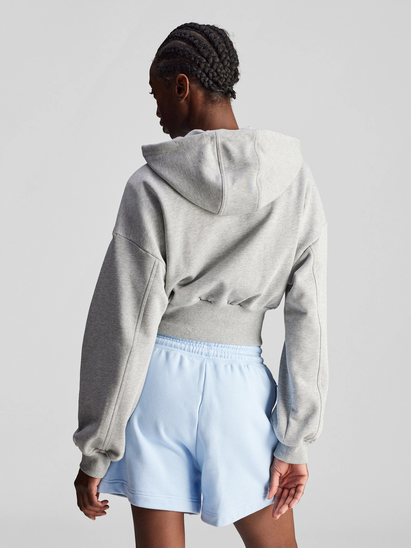 Худи и свитшоты Adidas модель IW9915 Худи и свитшоты Adidas модель IW9915 Фото